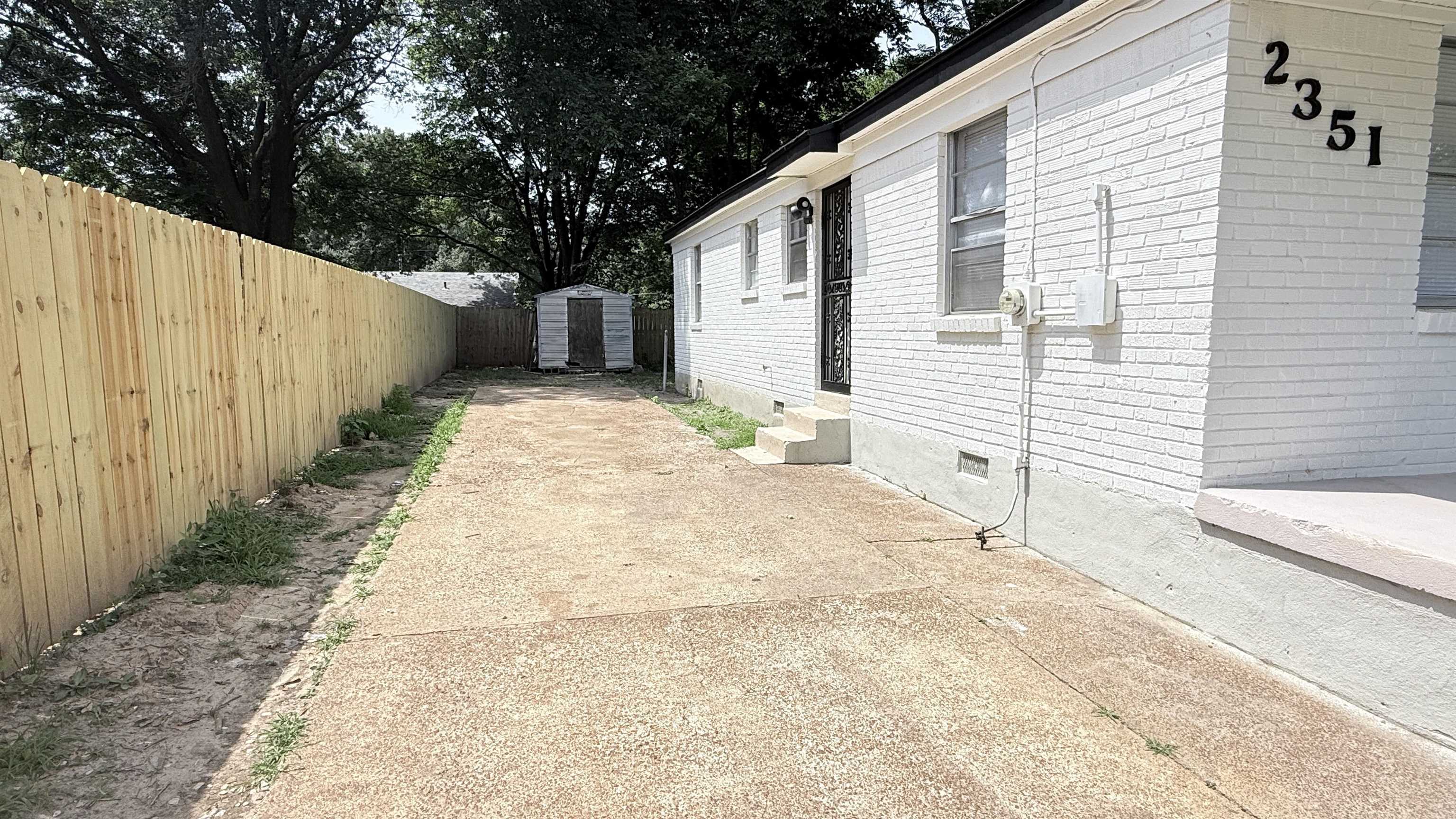 2351 E Cable St Property Photo 4