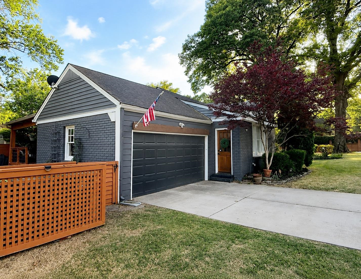 418 N Highland St Property Photo 5