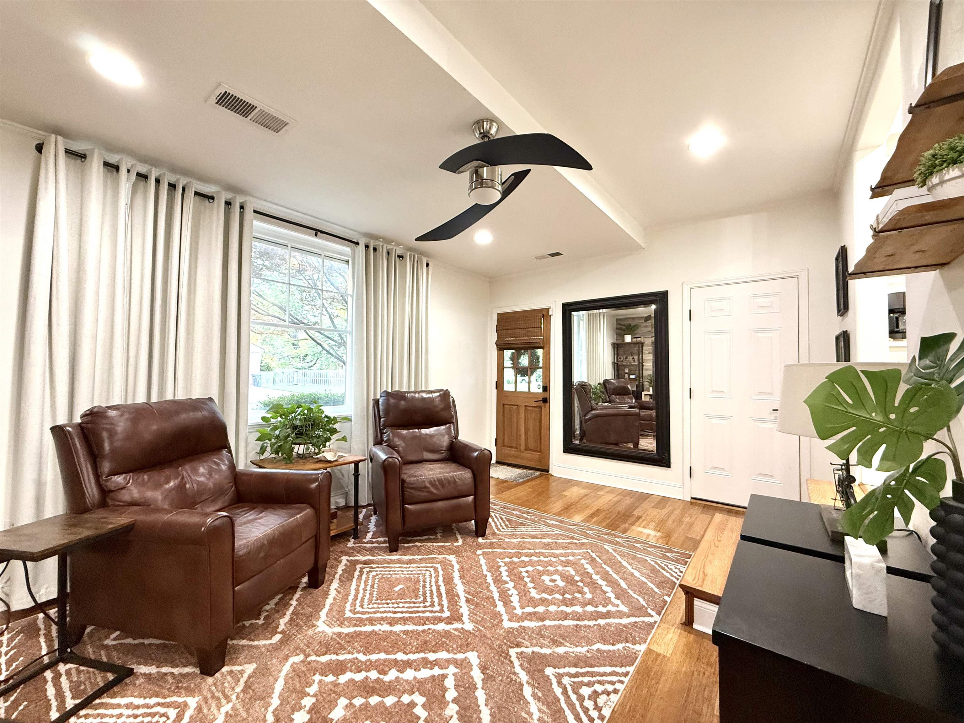 418 N Highland St Property Photo 19