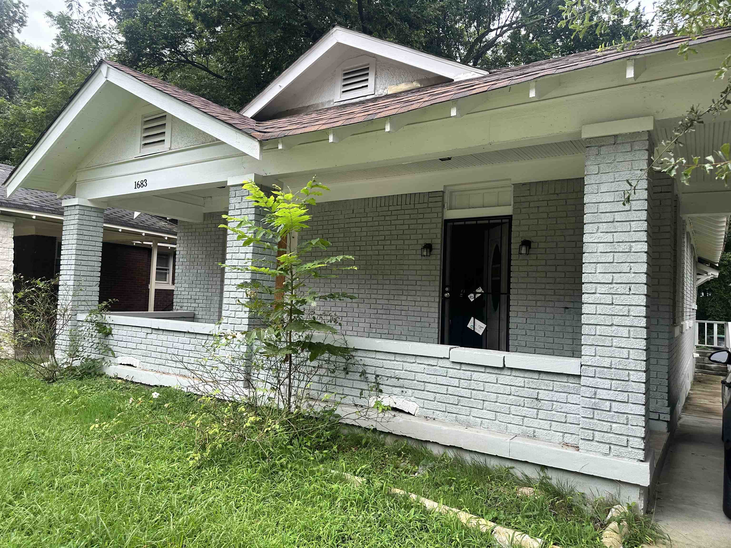1683 WALKER AVE Property Photo 1