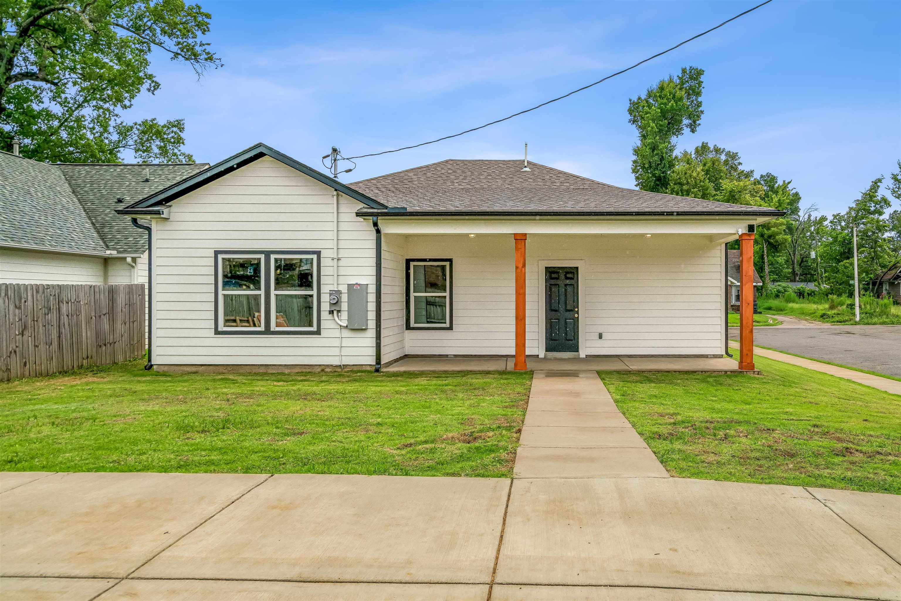 1068 Faxon Ave Property Photo 4