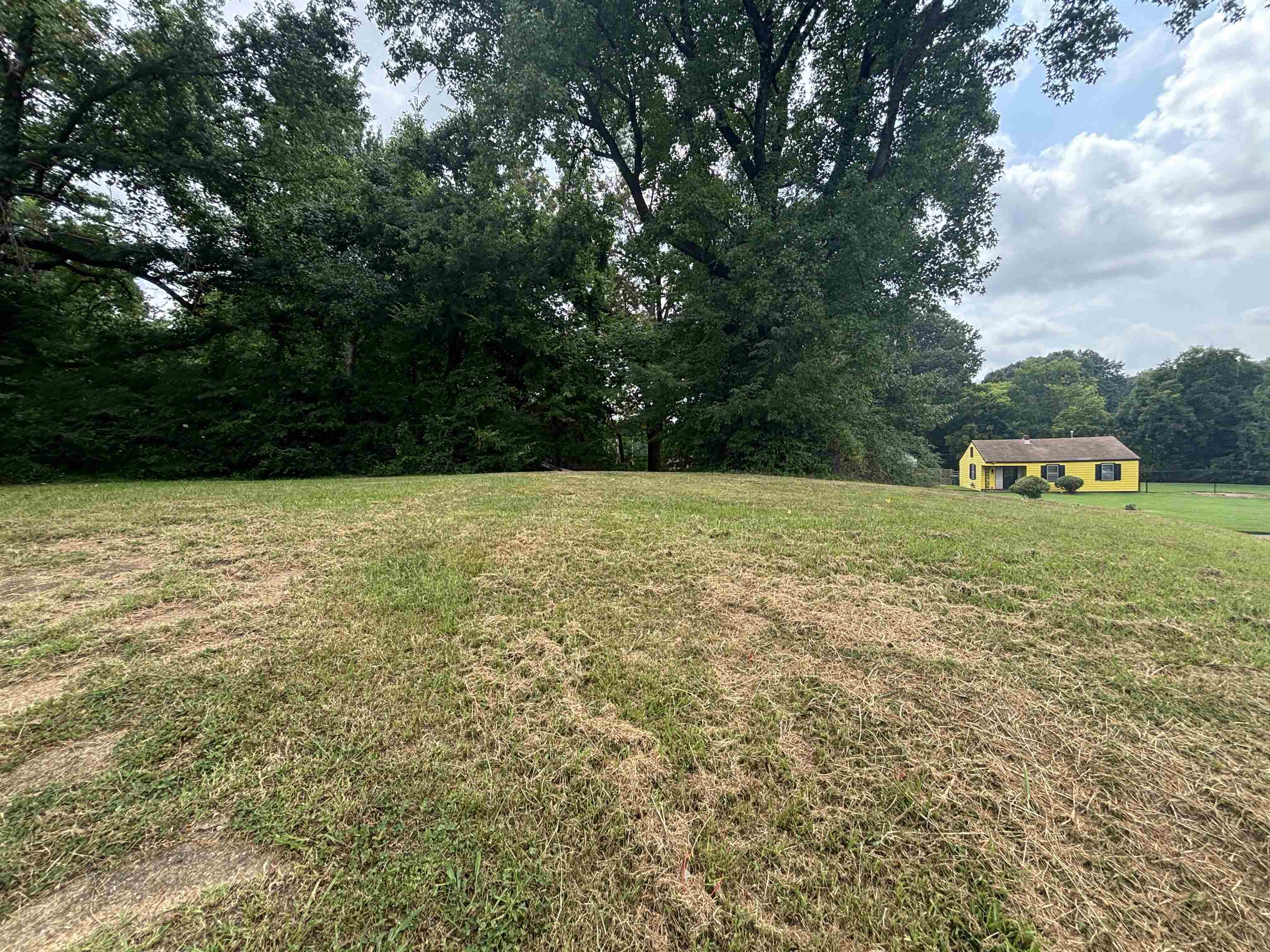 1229 Gausco Rd Property Photo 2