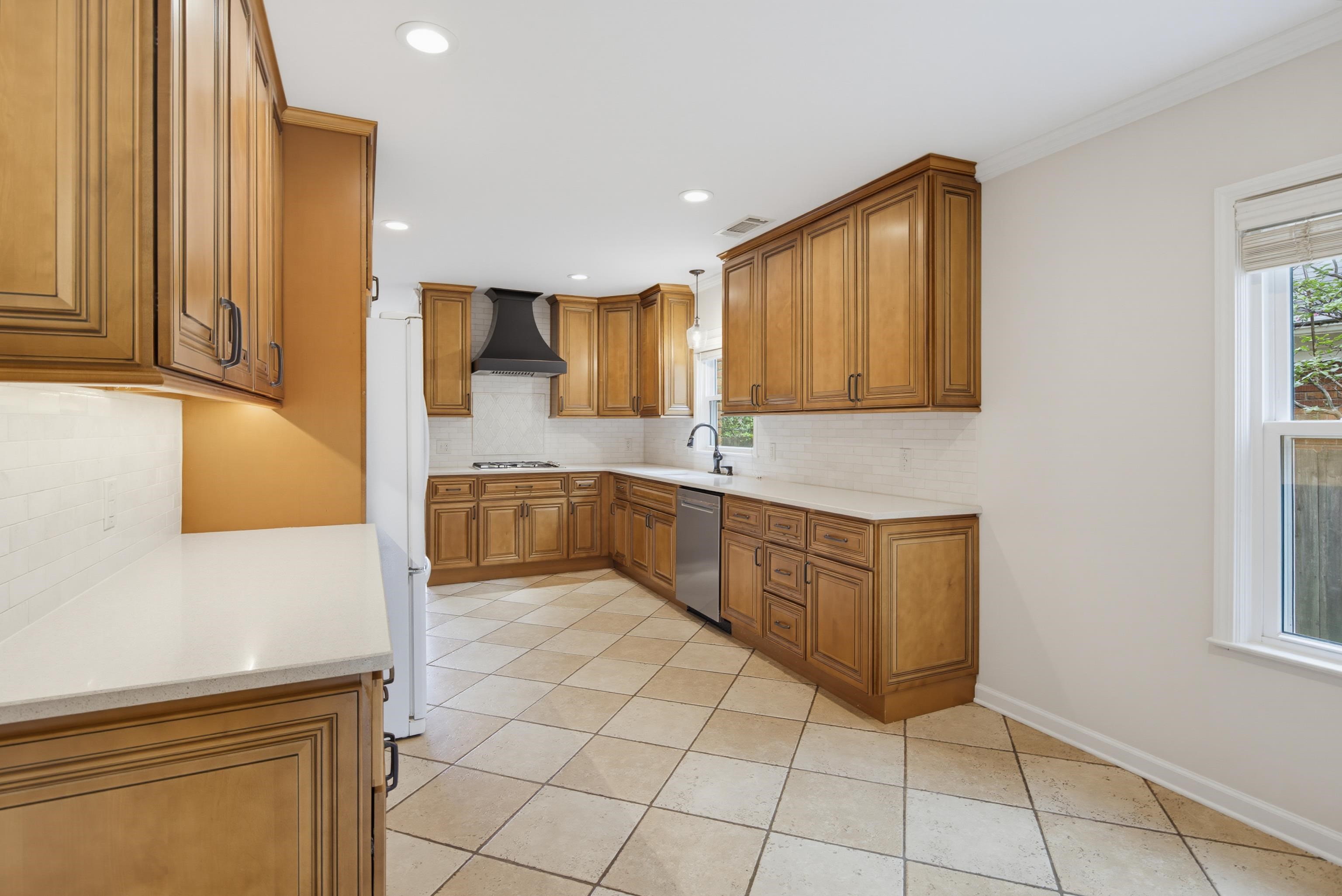 5 N Century St Property Photo 9