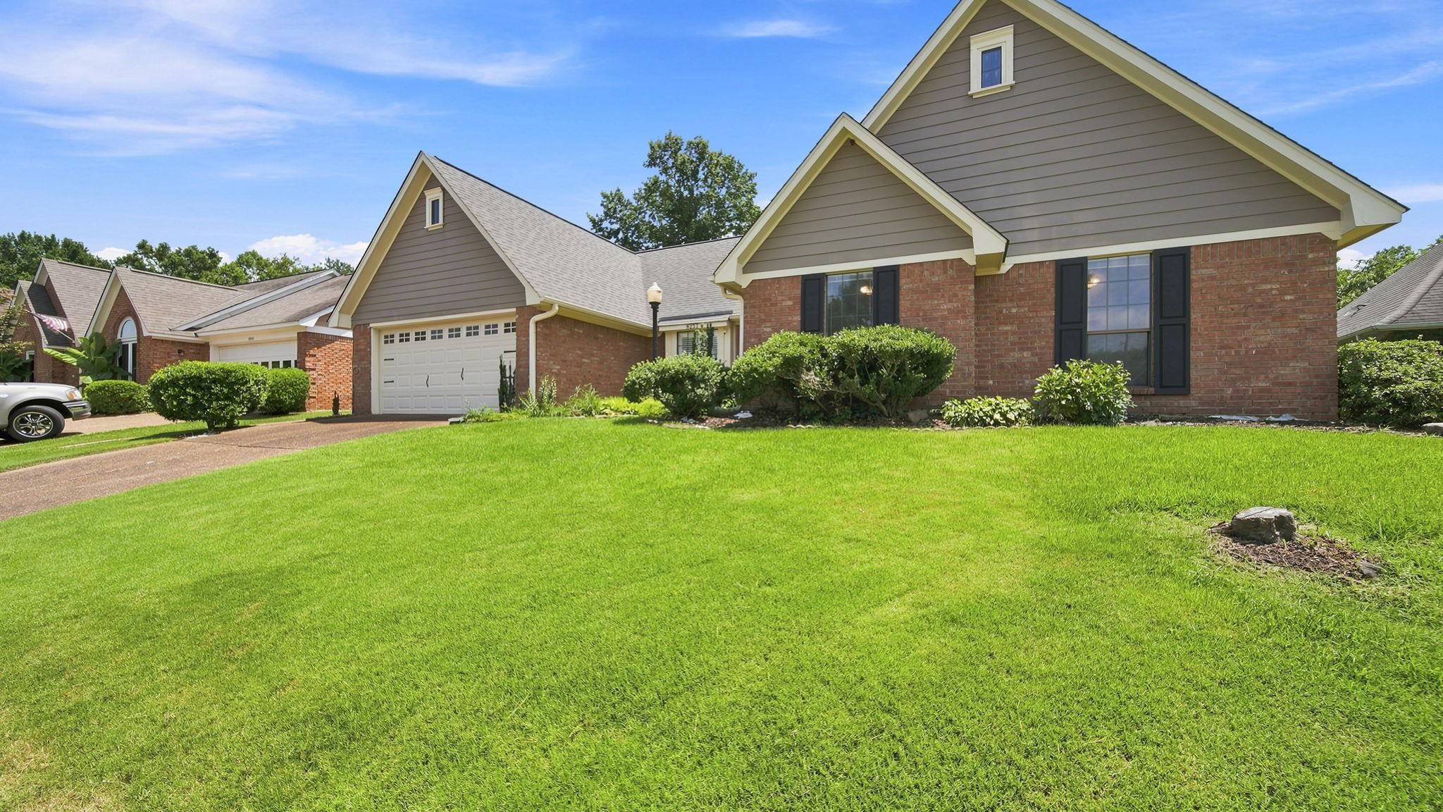 8237 Crimson Creek Dr Property Photo 2