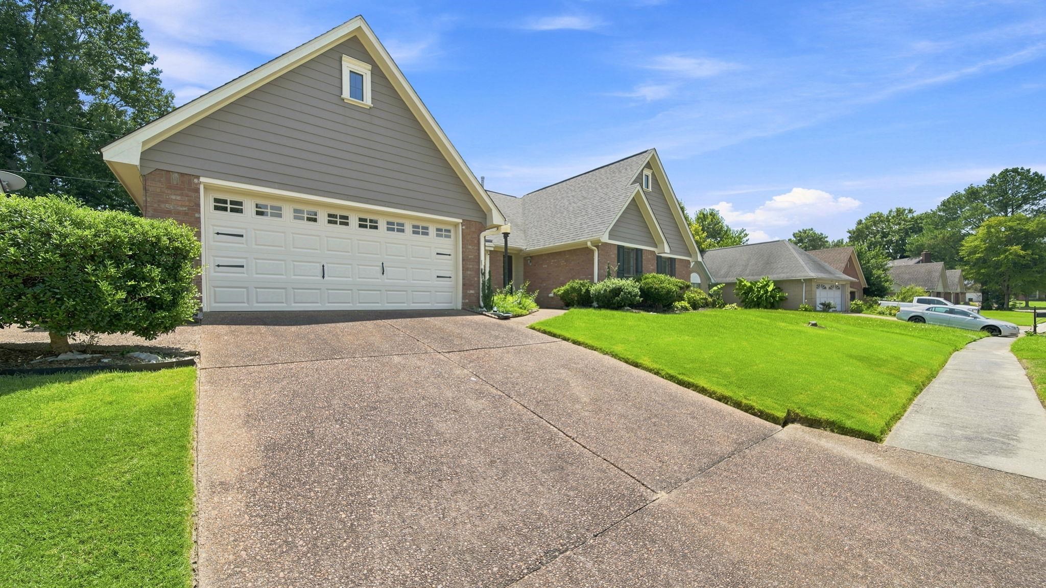 8237 Crimson Creek Dr Property Photo 3