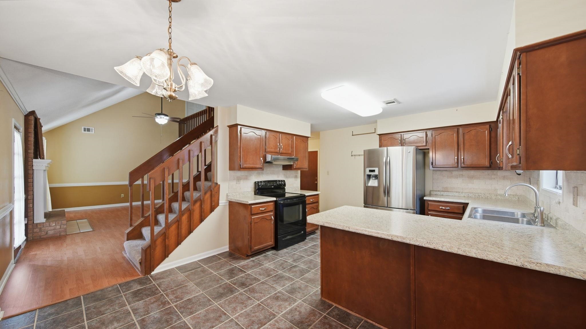 8237 Crimson Creek Dr Property Photo 8