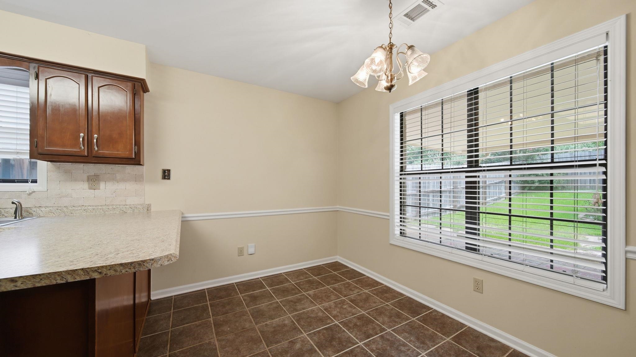 8237 Crimson Creek Dr Property Photo 9