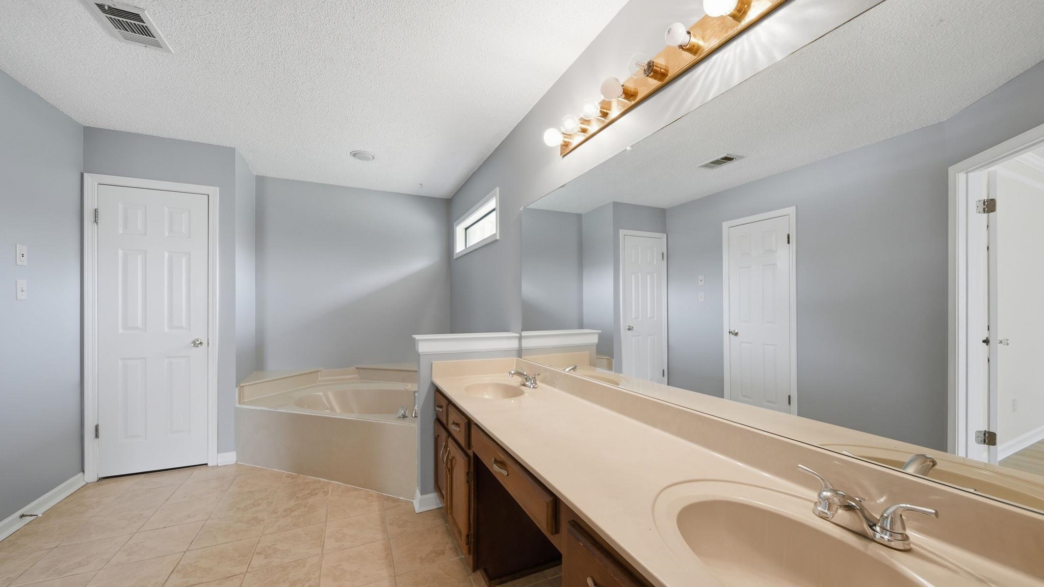8237 Crimson Creek Dr Property Photo 14