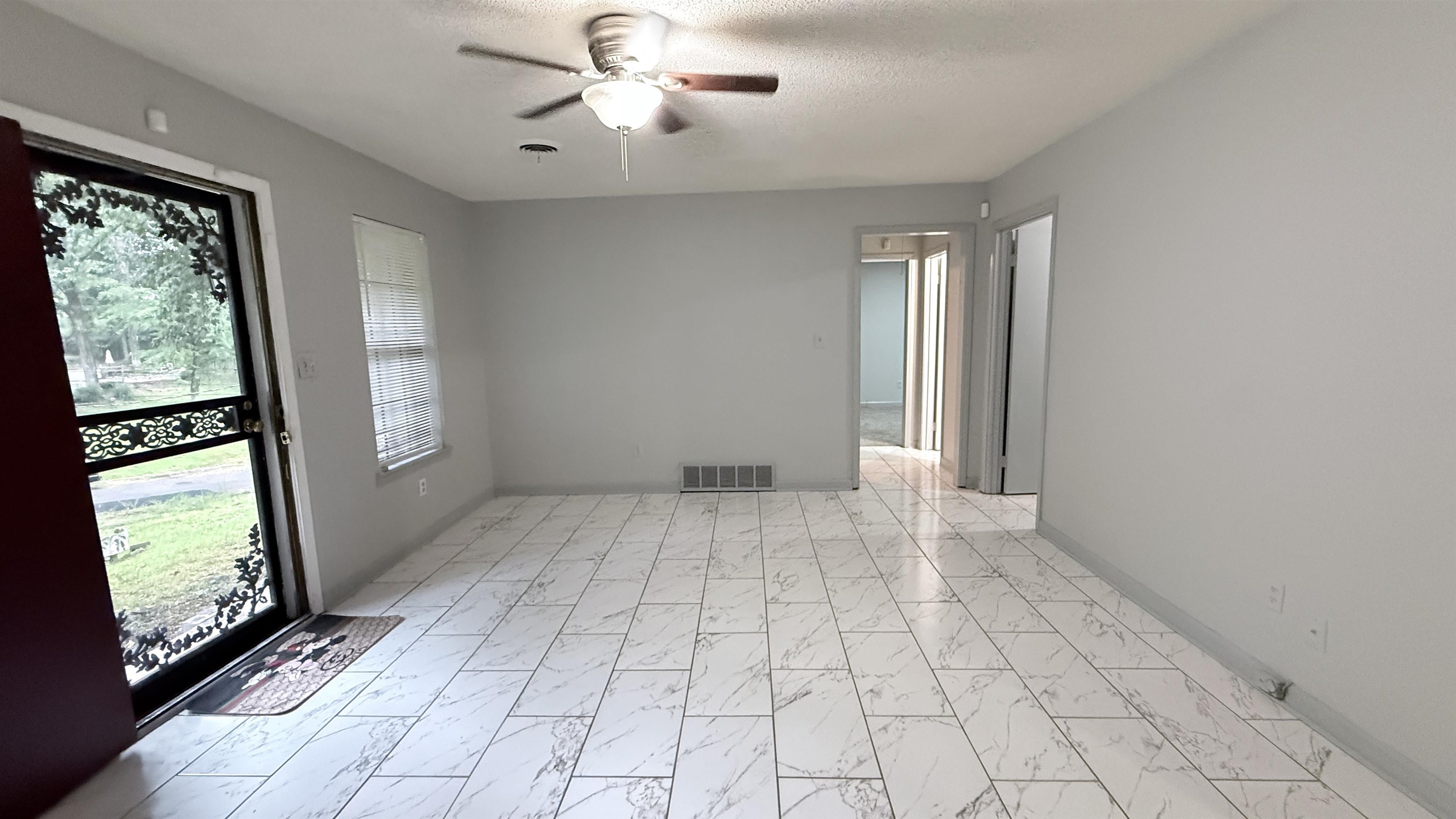 2753 E Skyline Cir Property Photo 3