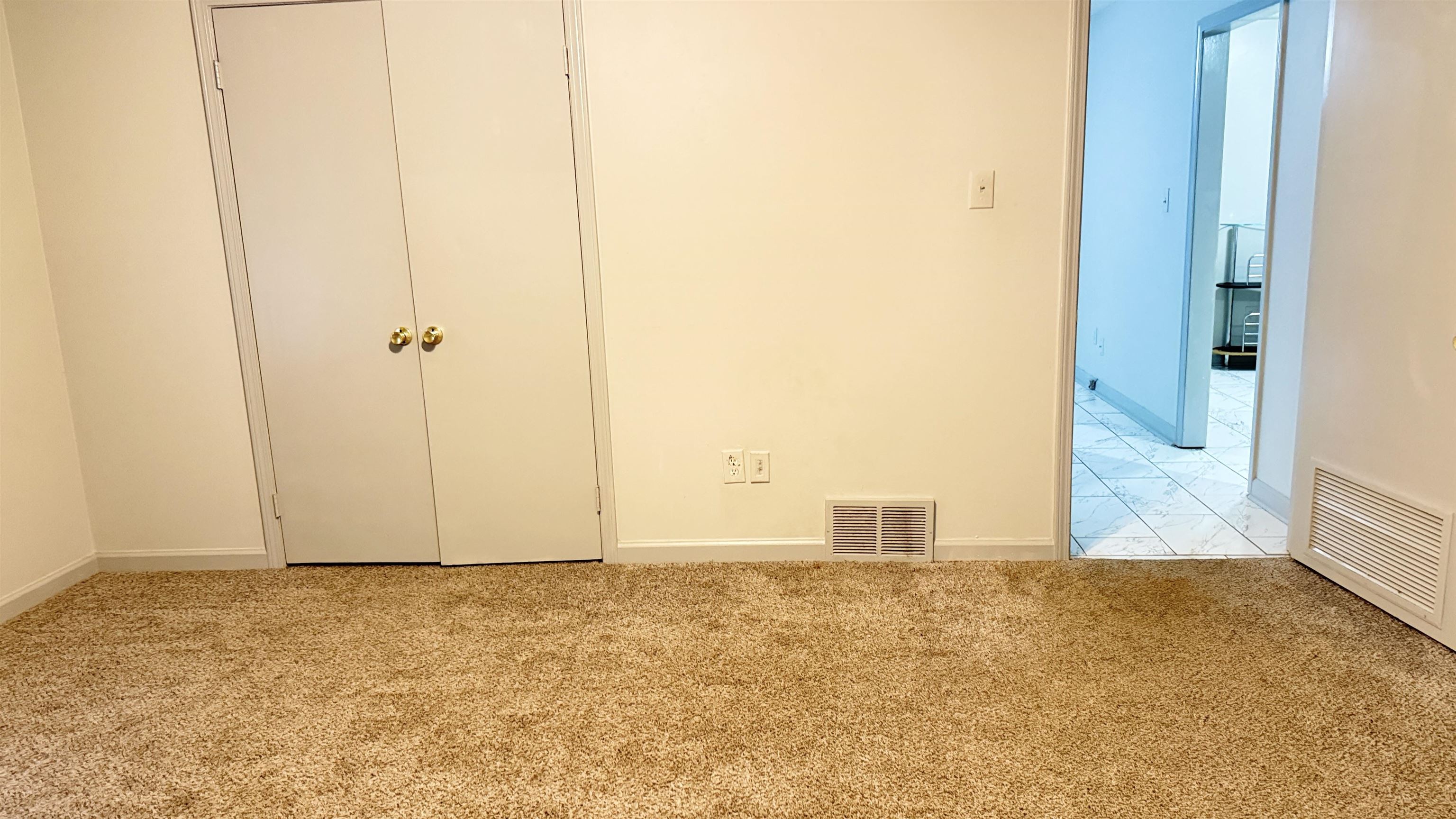 2753 E Skyline Cir Property Photo 5