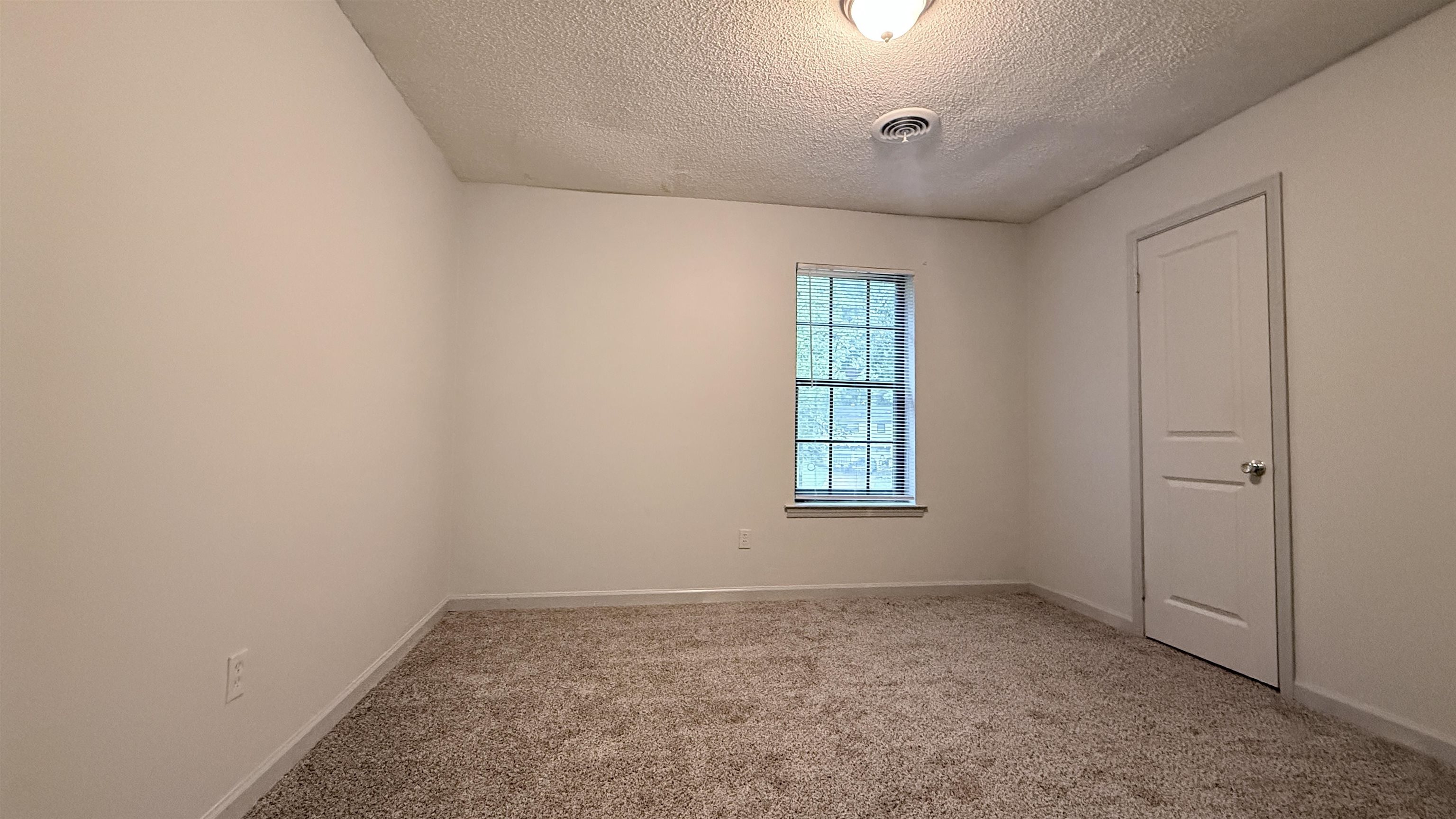 2753 E Skyline Cir Property Photo 13