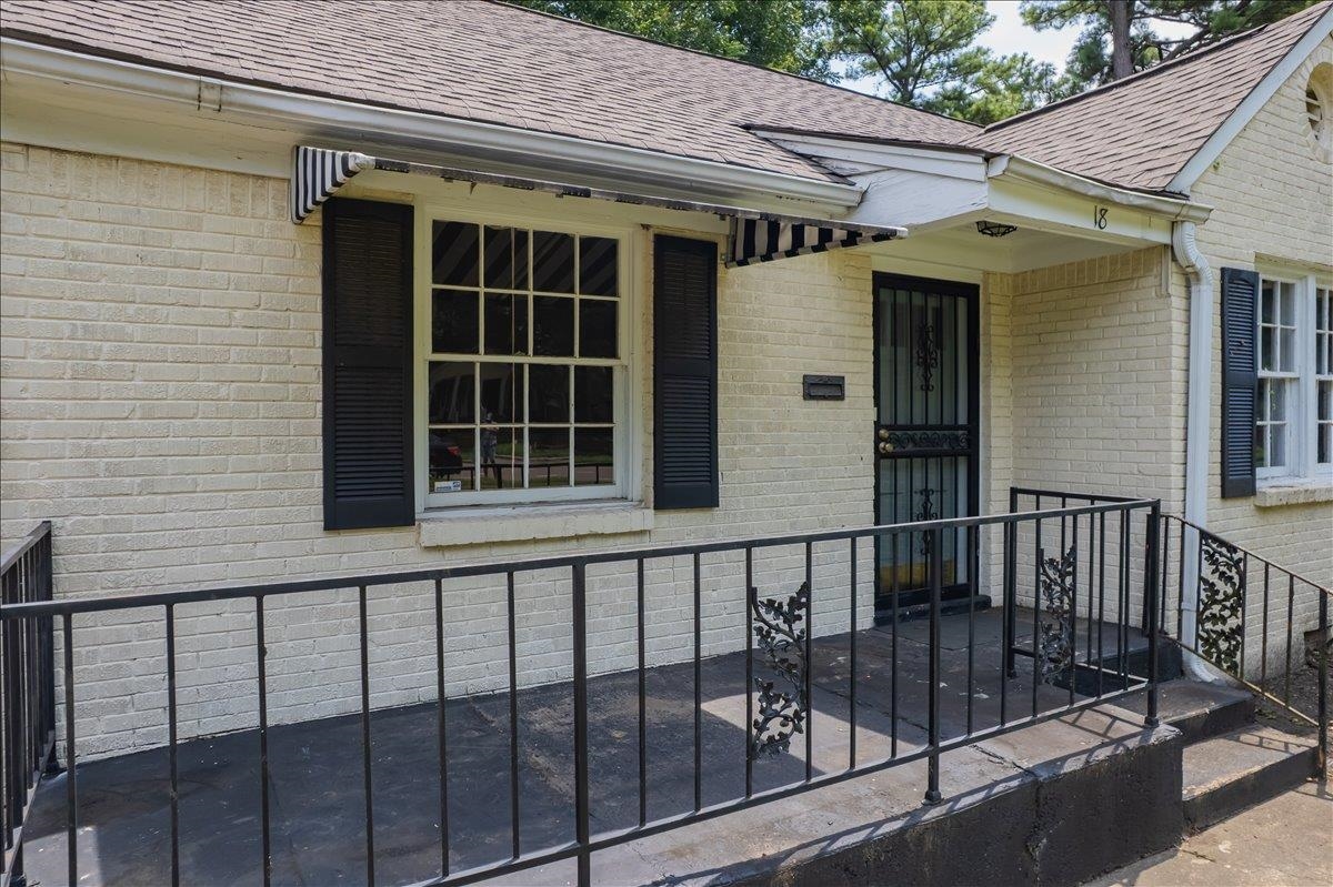 18 S Alicia Dr Property Photo 3