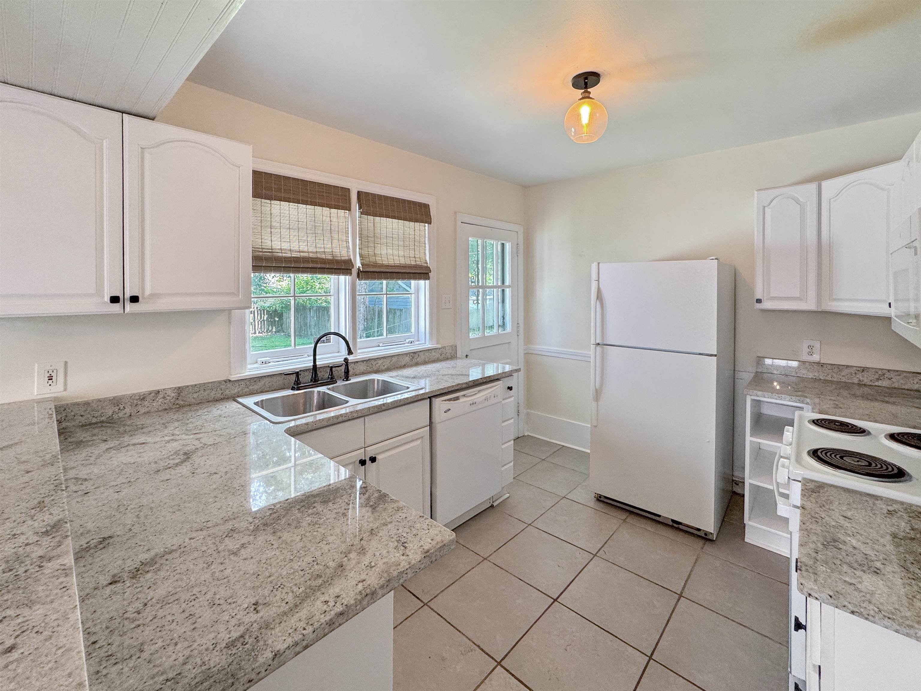 18 S Alicia Dr Property Photo 12