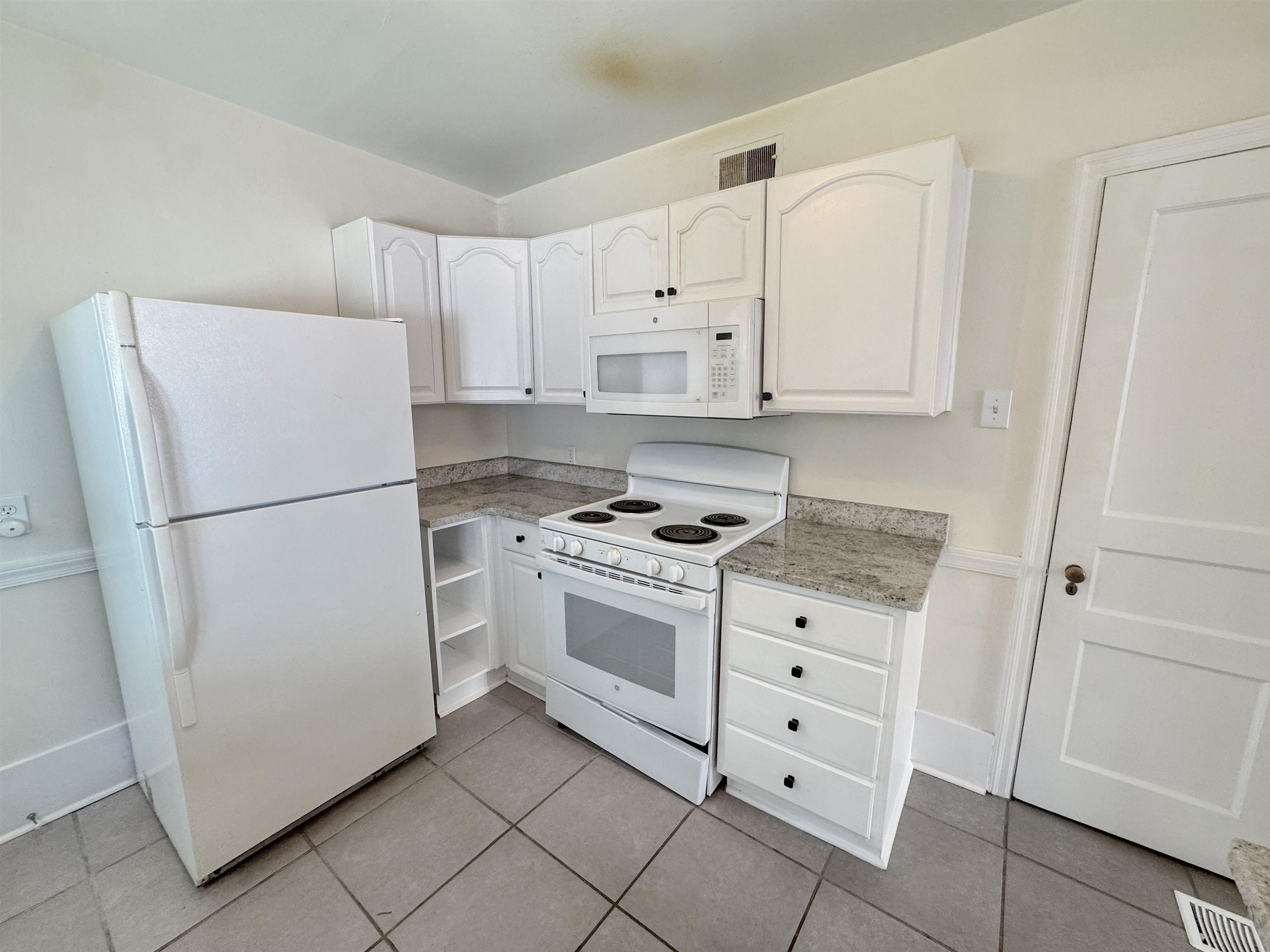 18 S Alicia Dr Property Photo 13