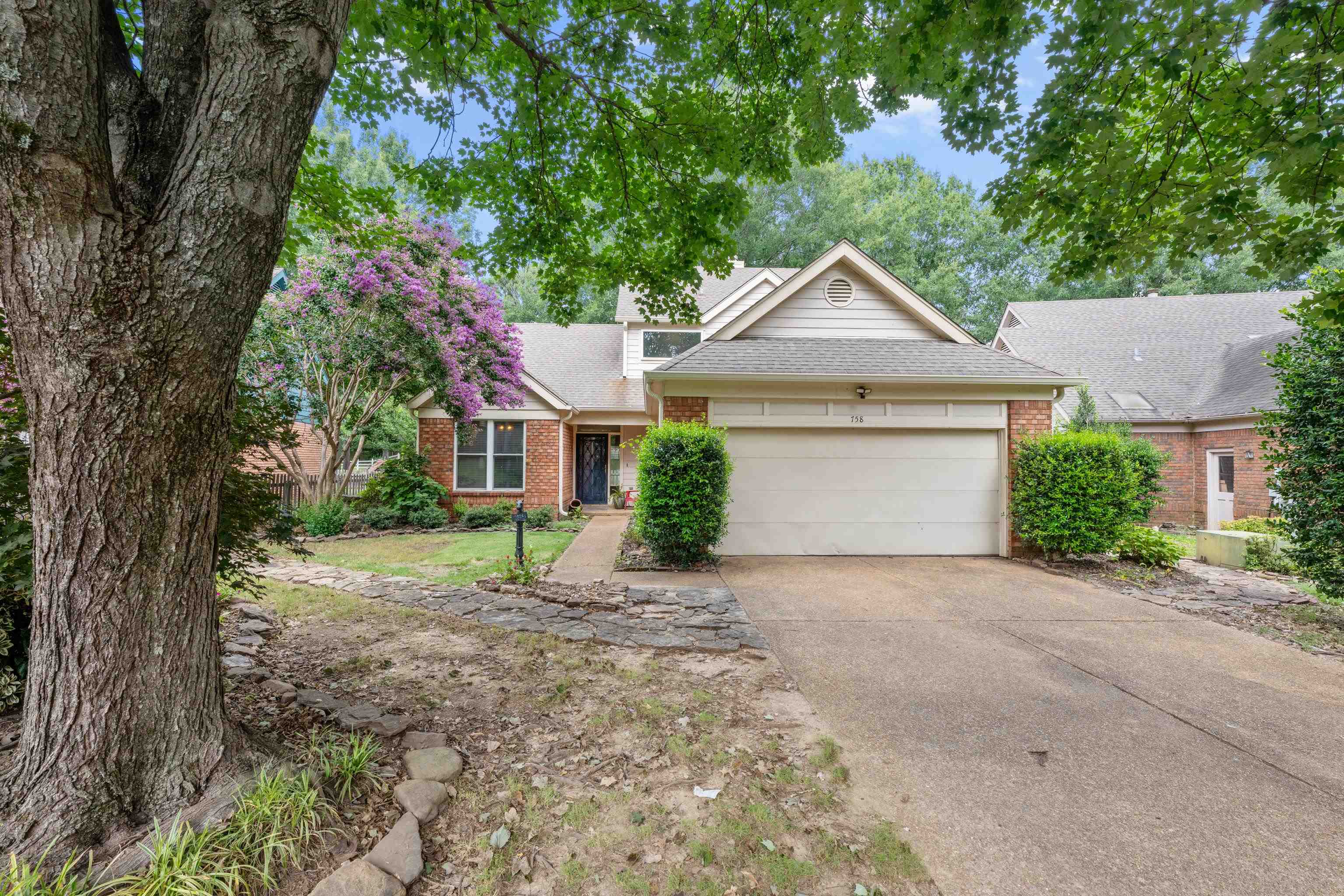758 WALNUT VALLEY LN Property Photo 1