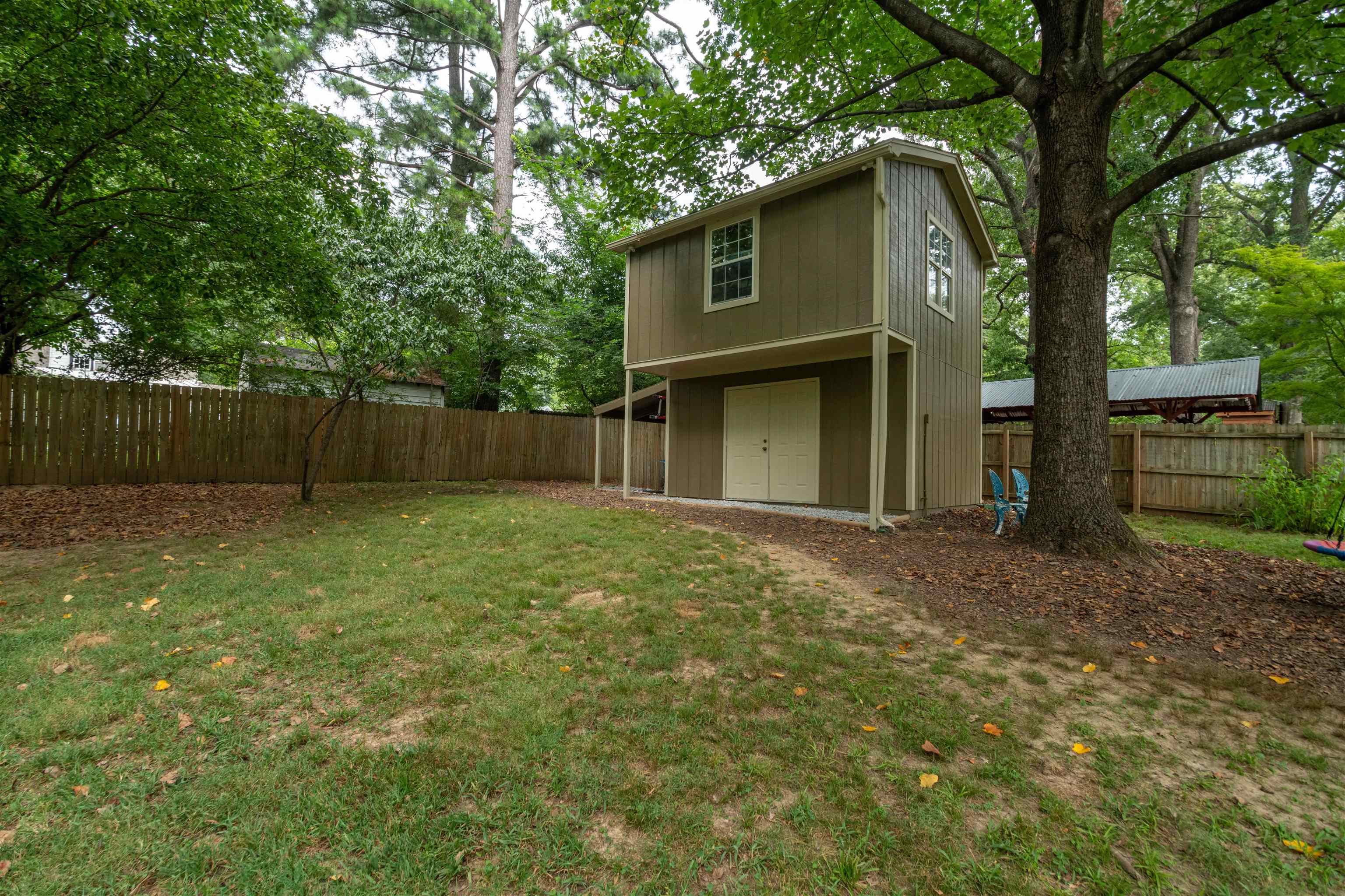 627 Watson St Property Photo 9