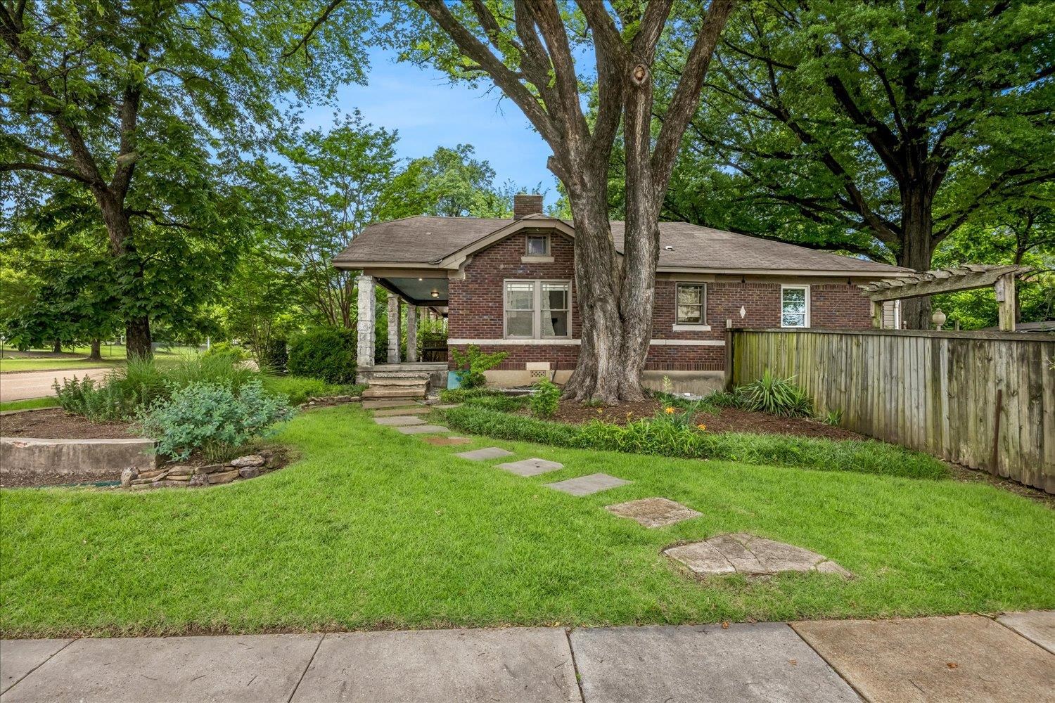 2562 Sam Cooper Blvd Property Photo 4