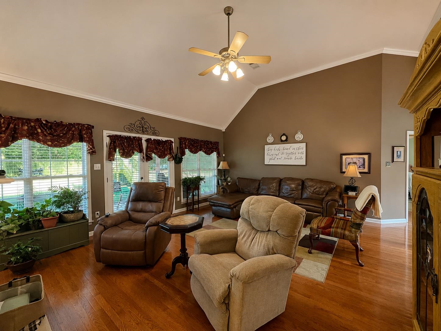 220 Countryside Dr Property Photo 5