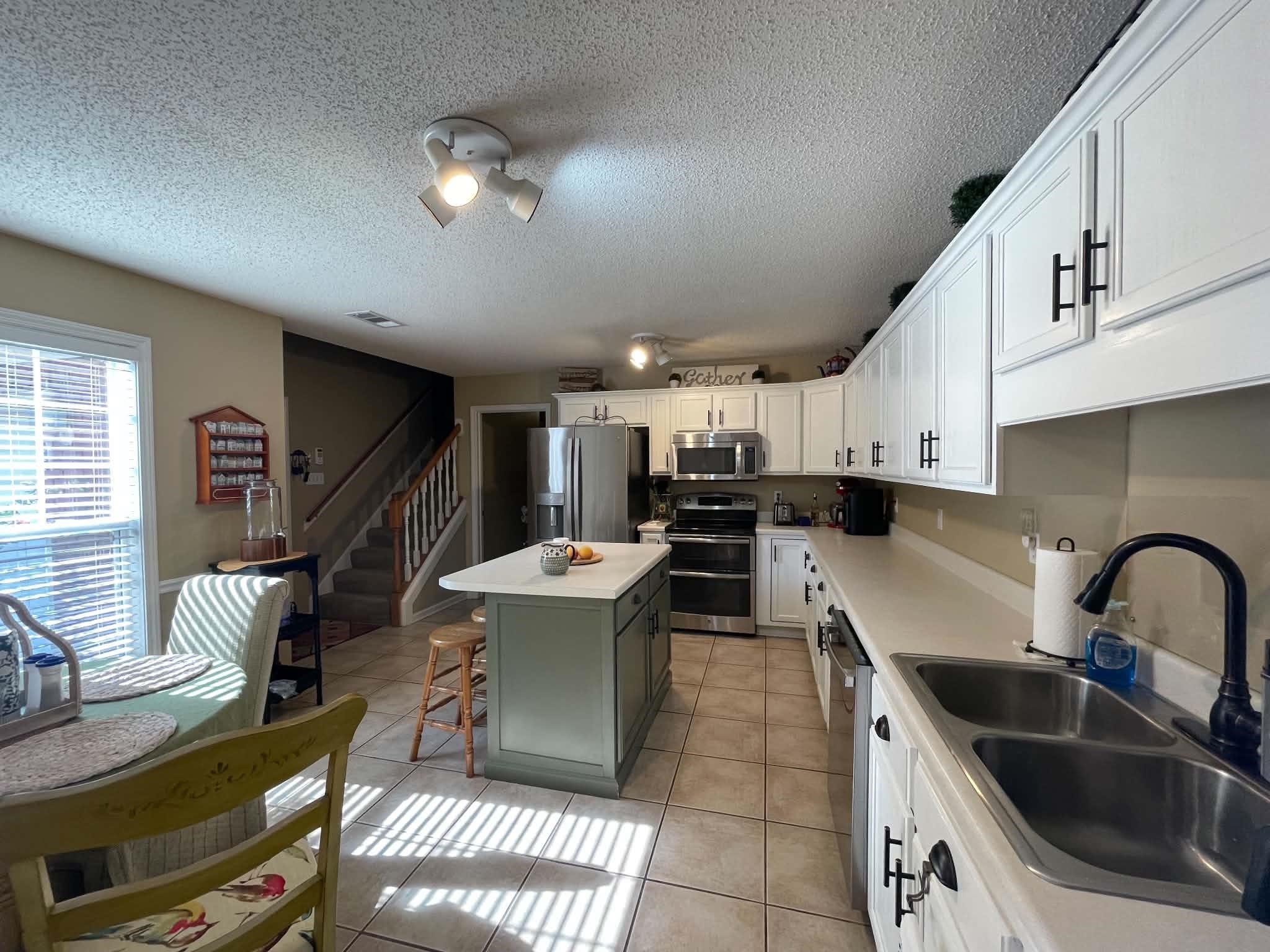 220 Countryside Dr Property Photo 8