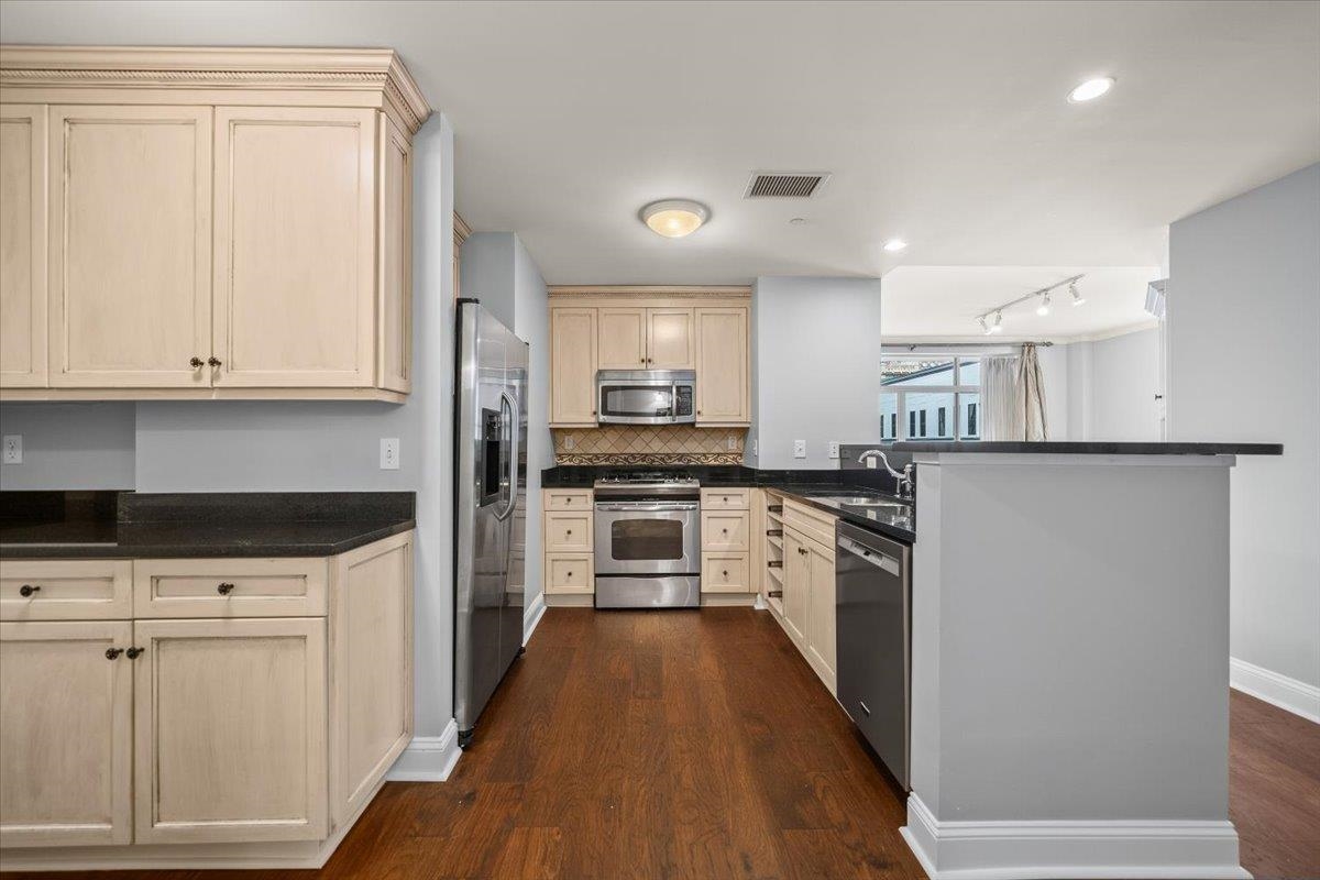 127 Madison Ave 201 Property Photo 13