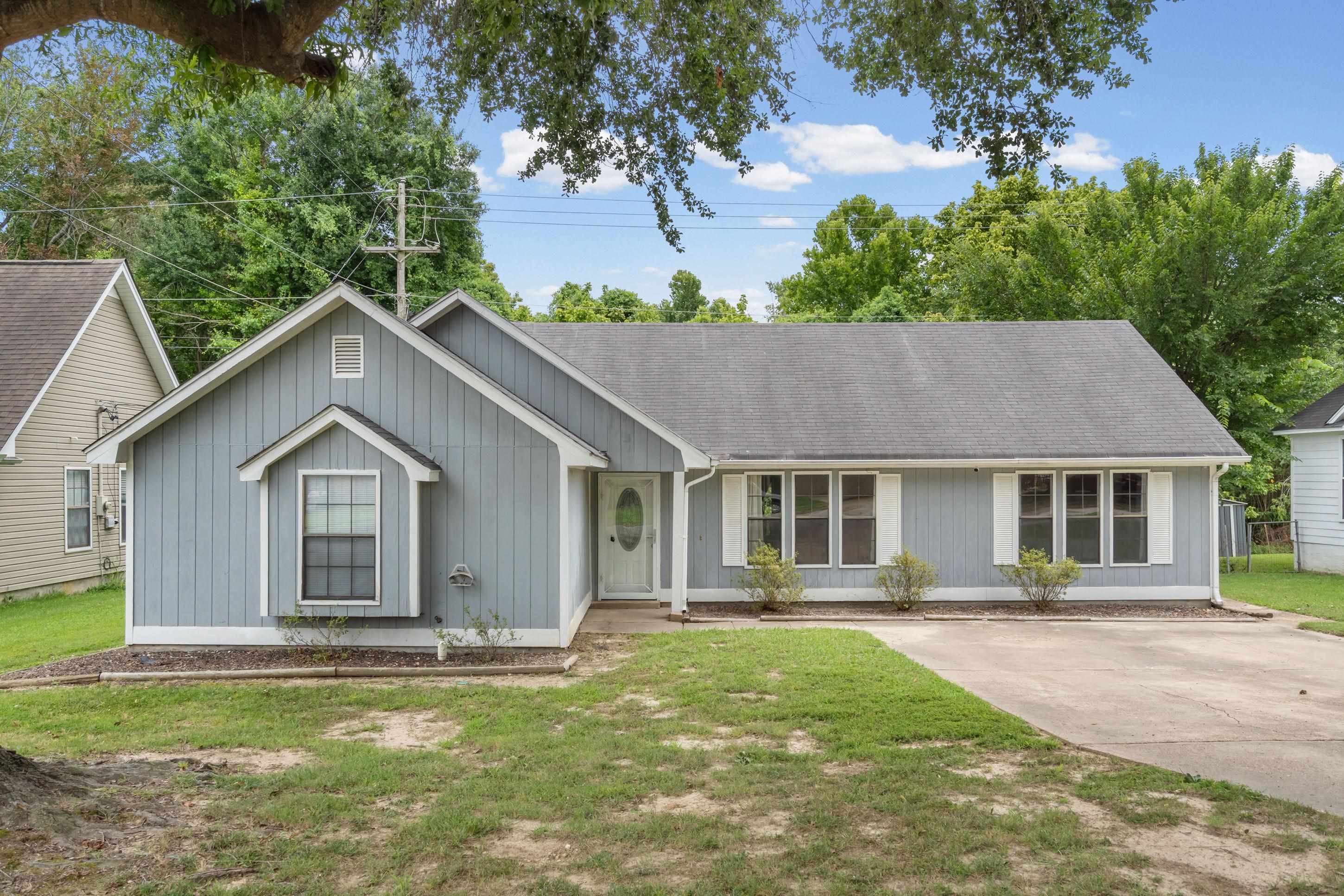 7802 Tumbling Creek Dr Property Photo 1
