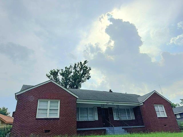 2043 LAMAR AVE Property Photo 1