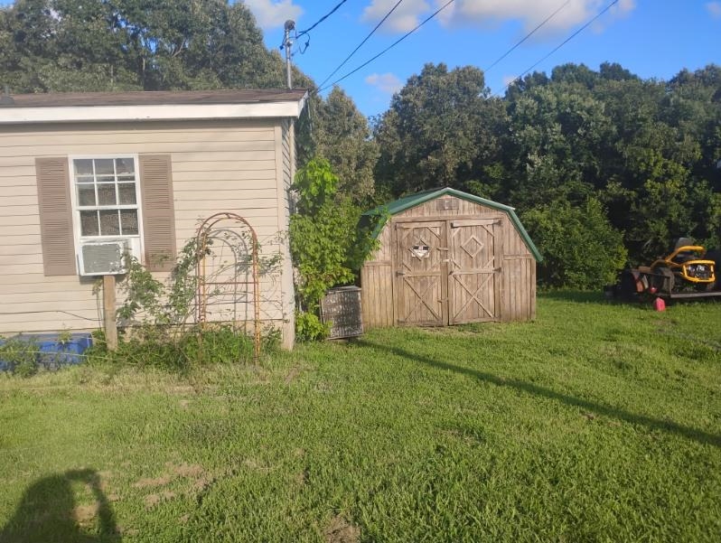 217 Lakeshore Dr Property Photo 4