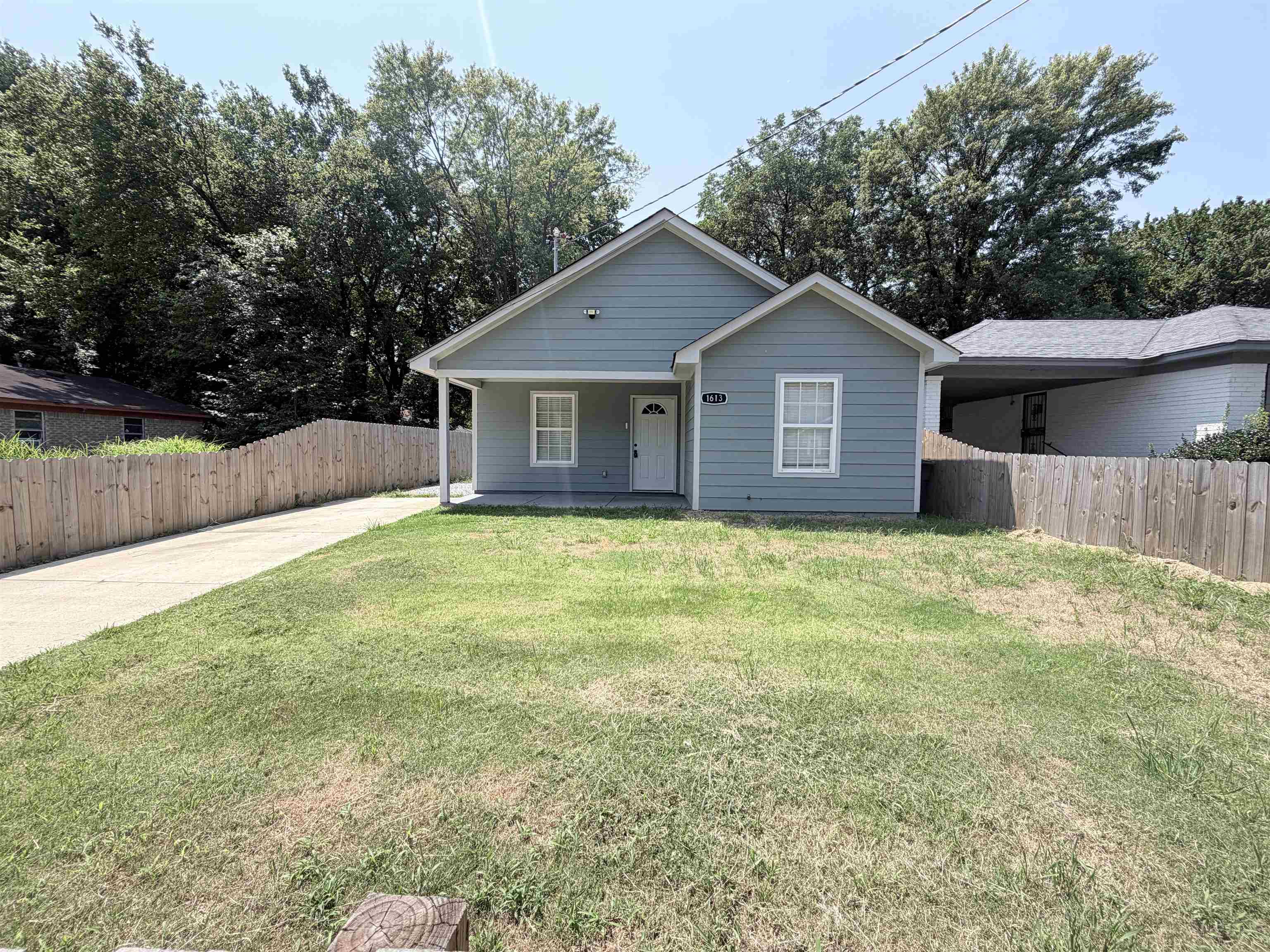 1613 Locust St Property Photo 2