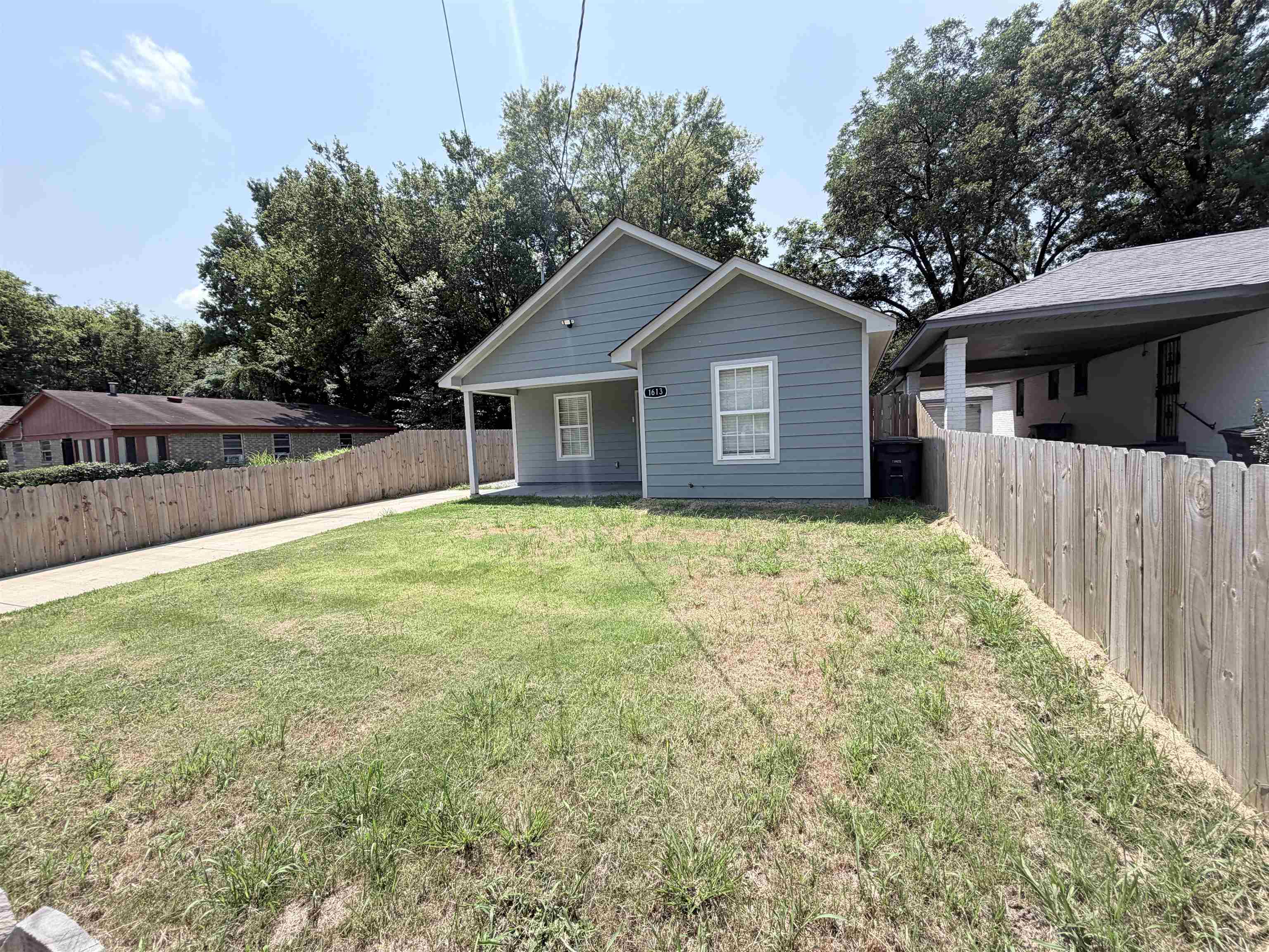 1613 Locust St Property Photo 3