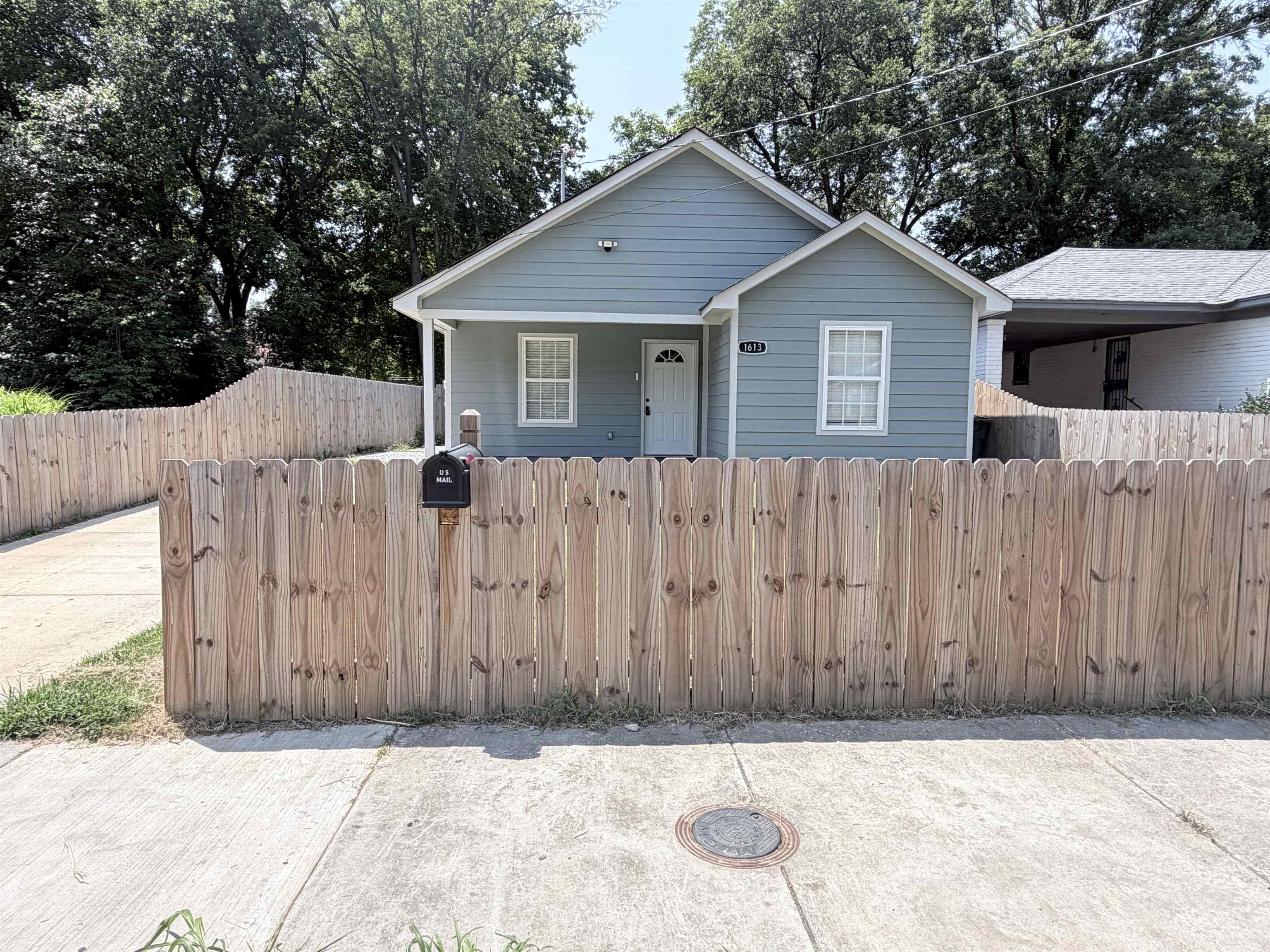 1613 Locust St Property Photo 4
