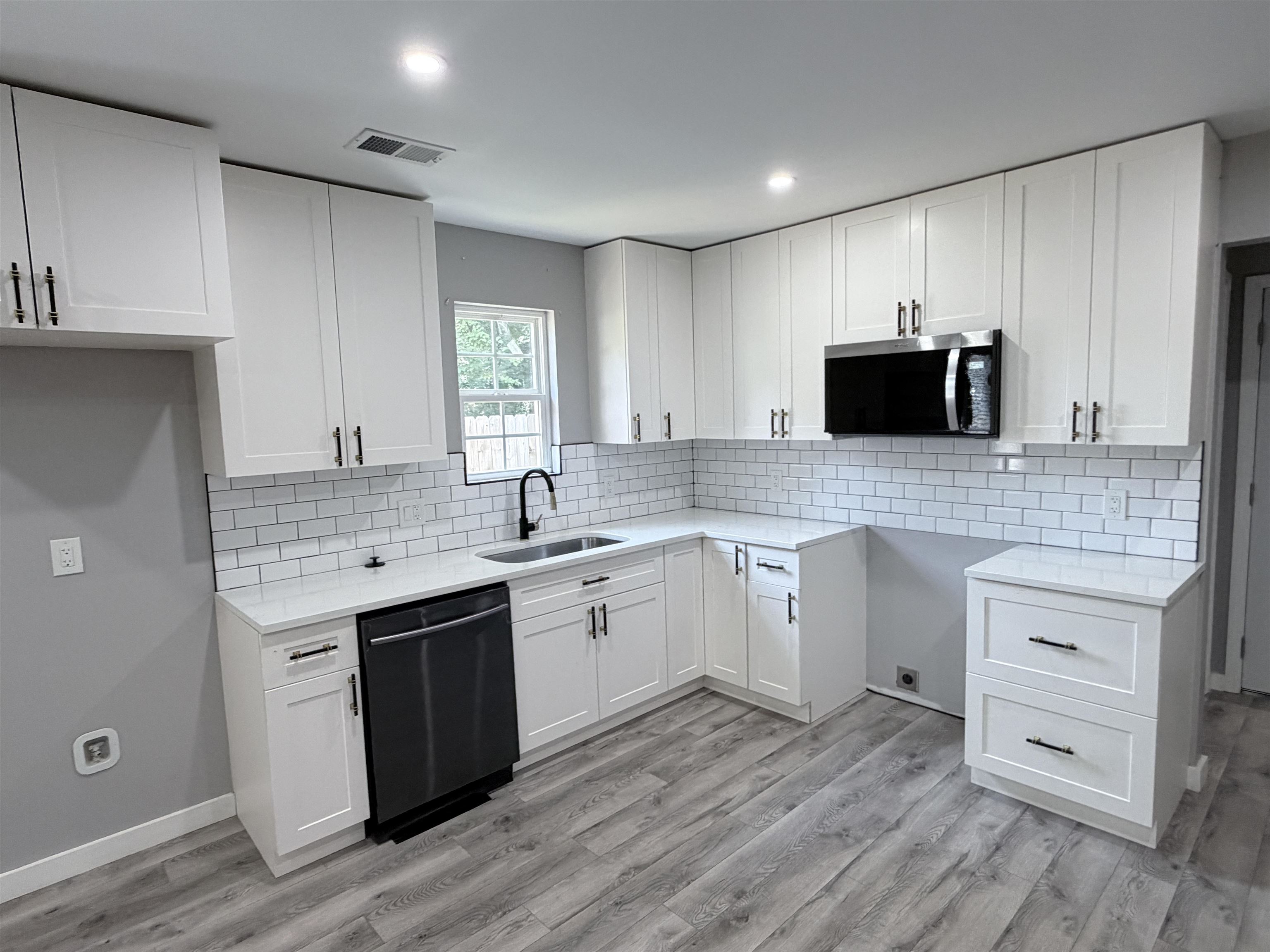 1613 Locust St Property Photo 11
