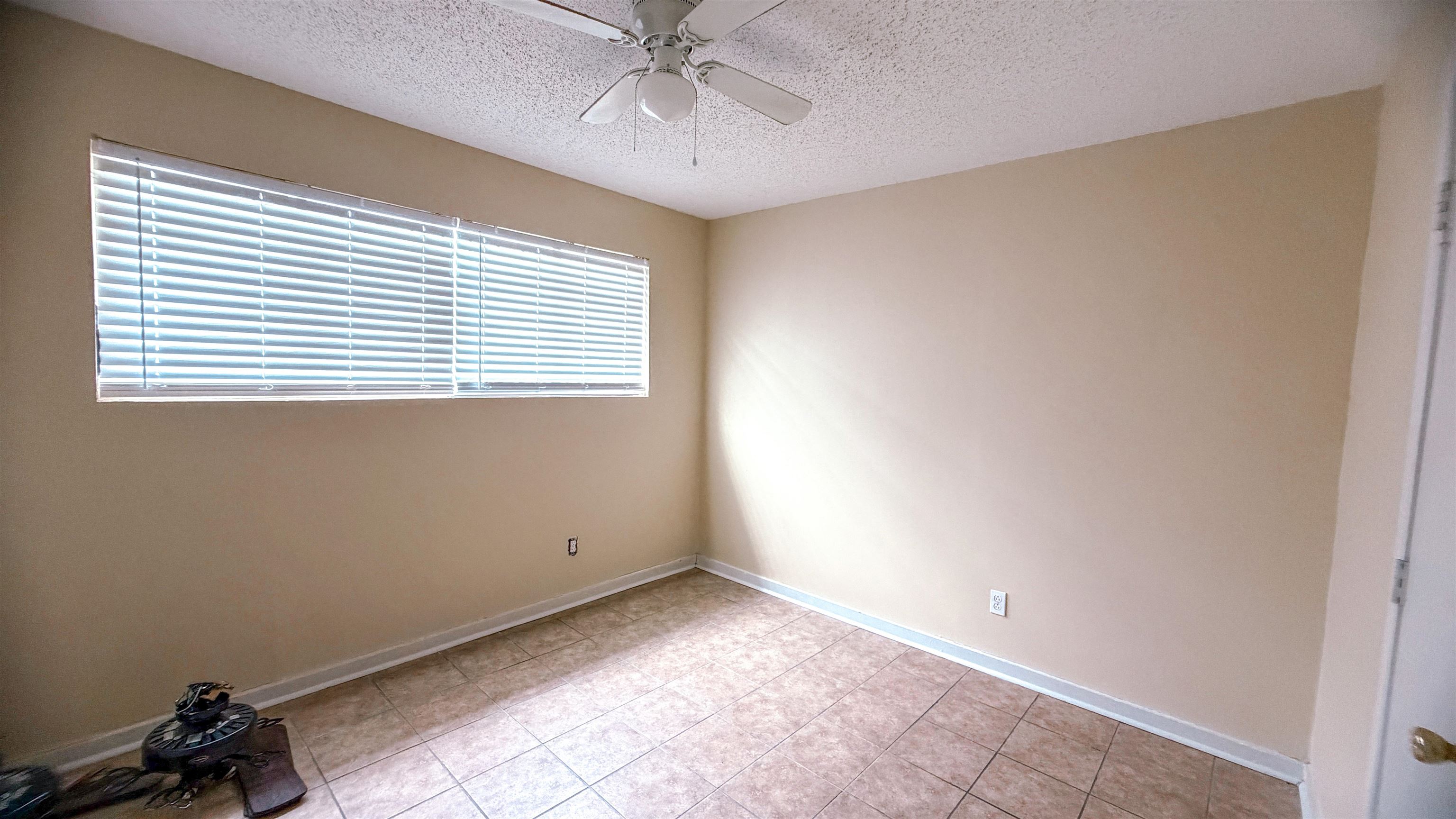 373 Delta Dr Property Photo 5