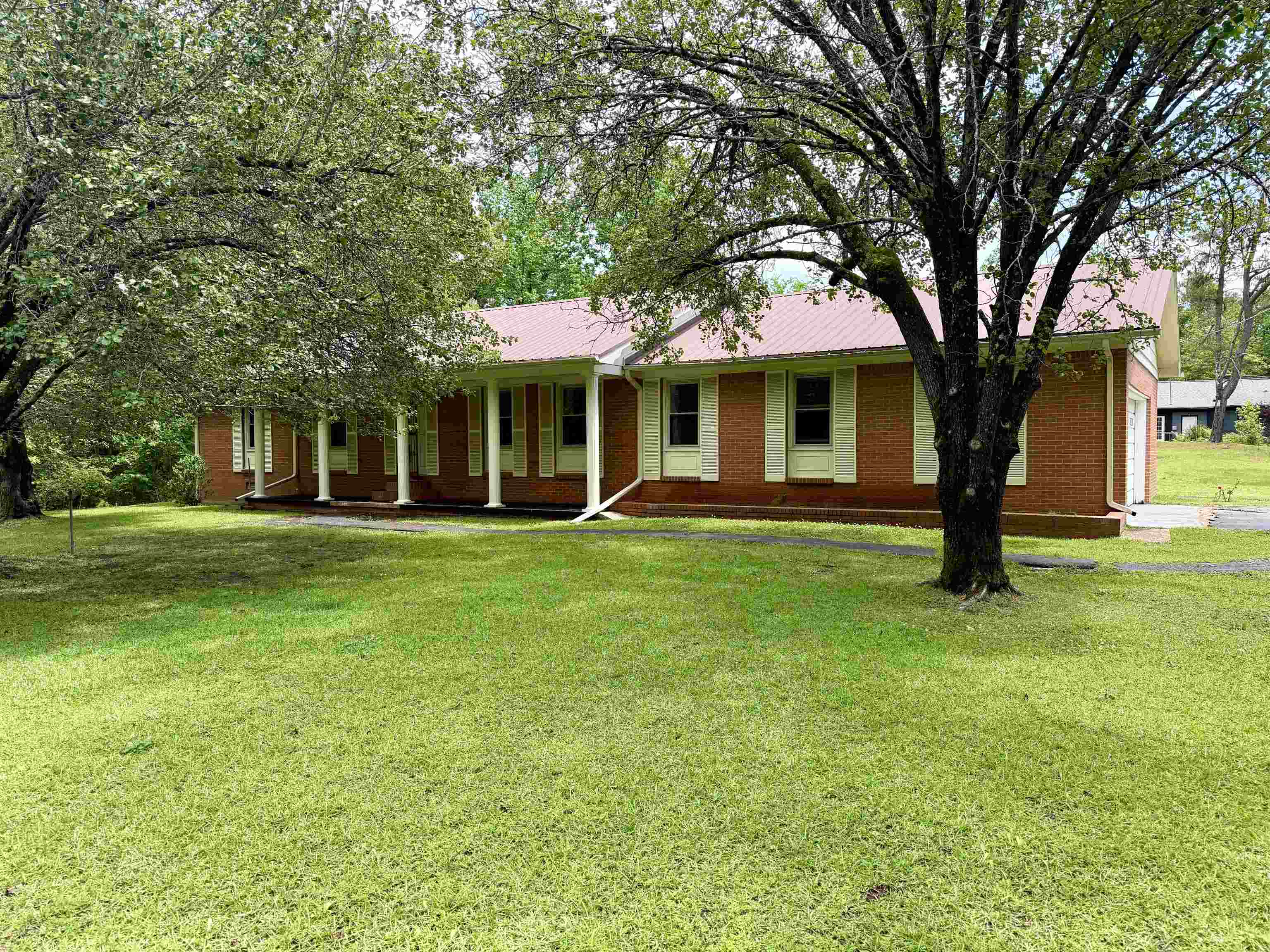 235 Shanna Dr Property Photo 1