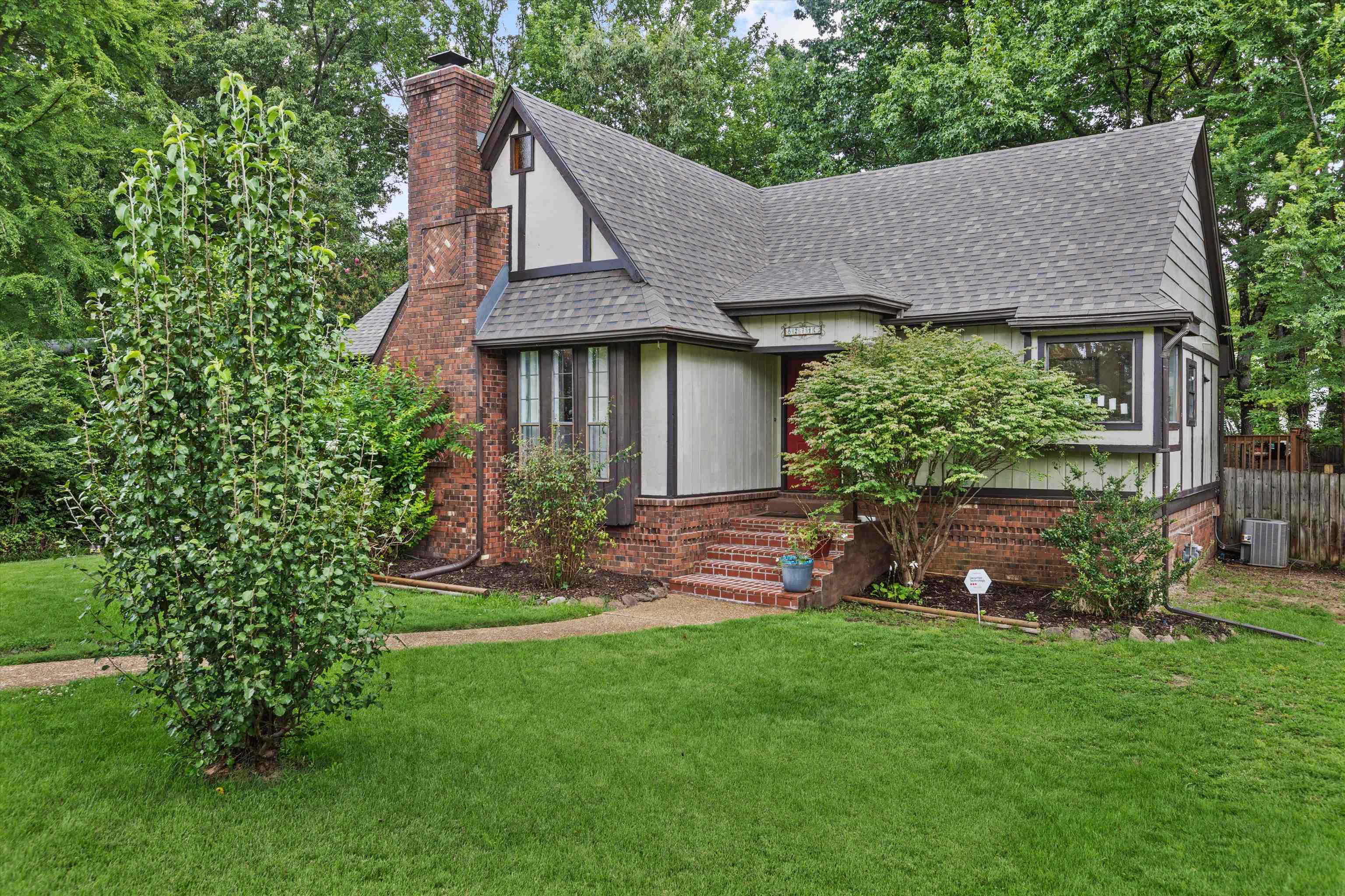 8274 Chippingham Dr Property Photo 2