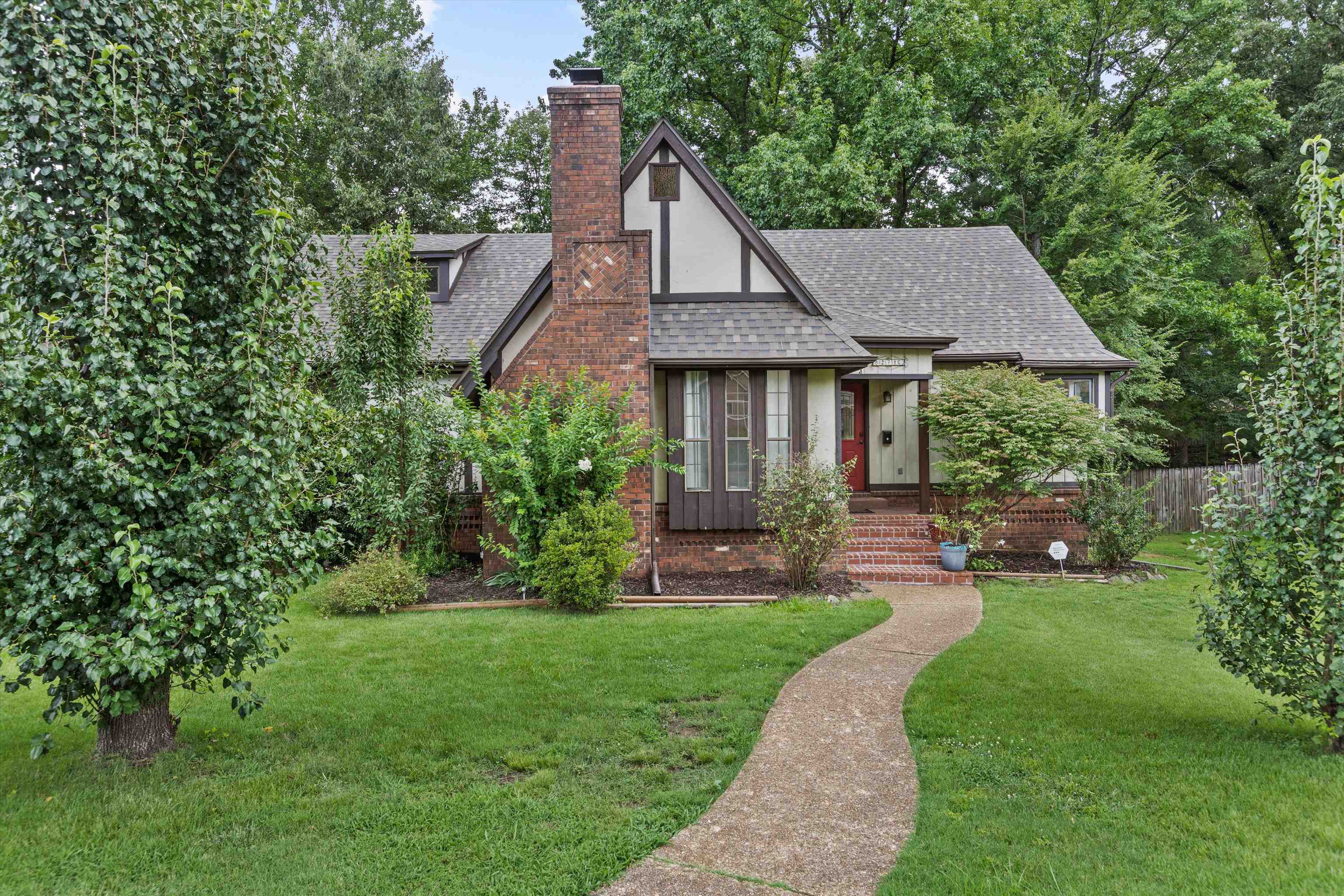 8274 Chippingham Dr Property Photo 3