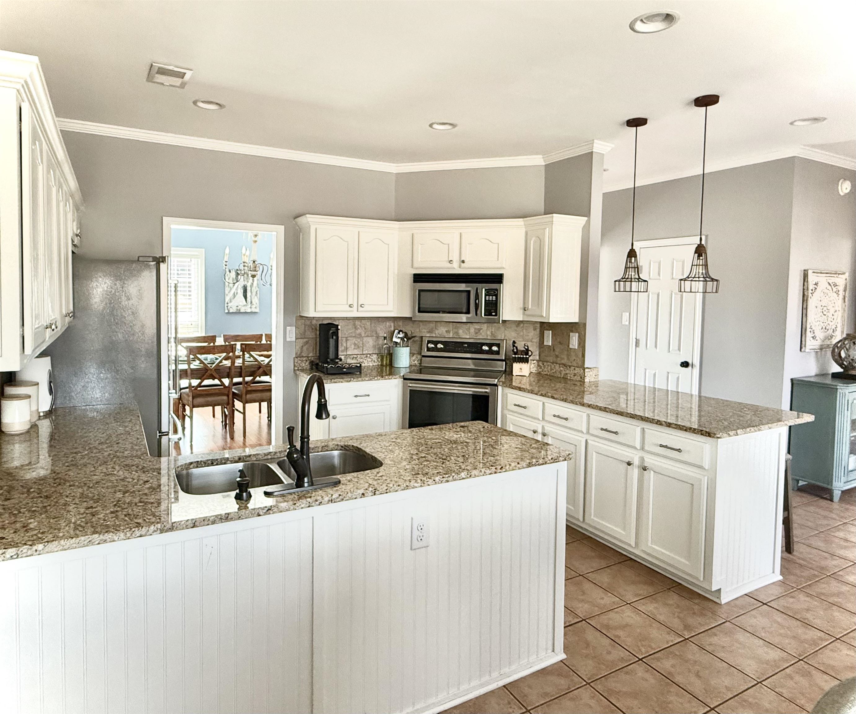 636 Sydney Bender Ln Property Photo 4