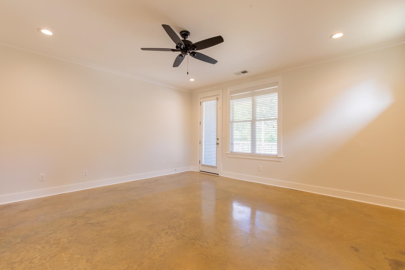 2912 Felix St Property Photo 11
