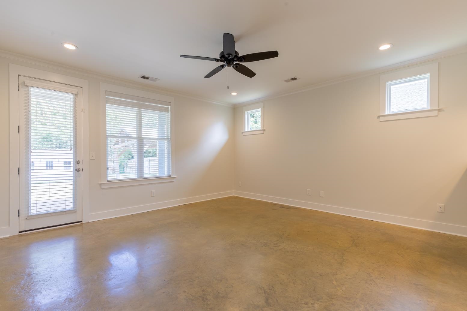 2912 Felix St Property Photo 14