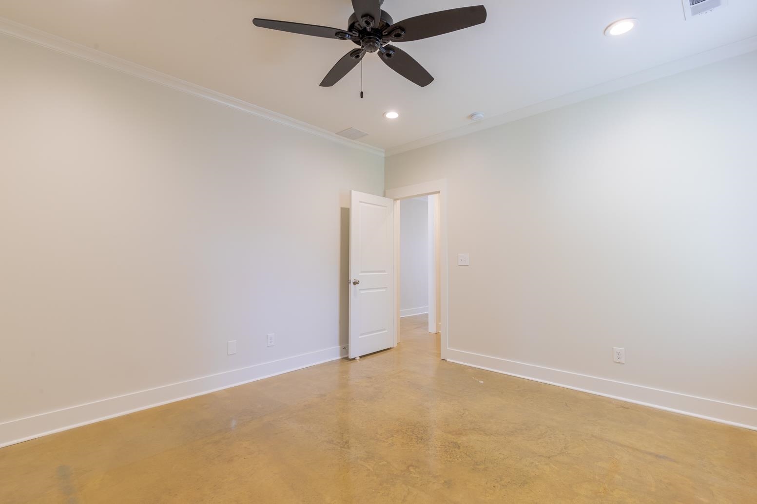 2912 Felix St Property Photo 16