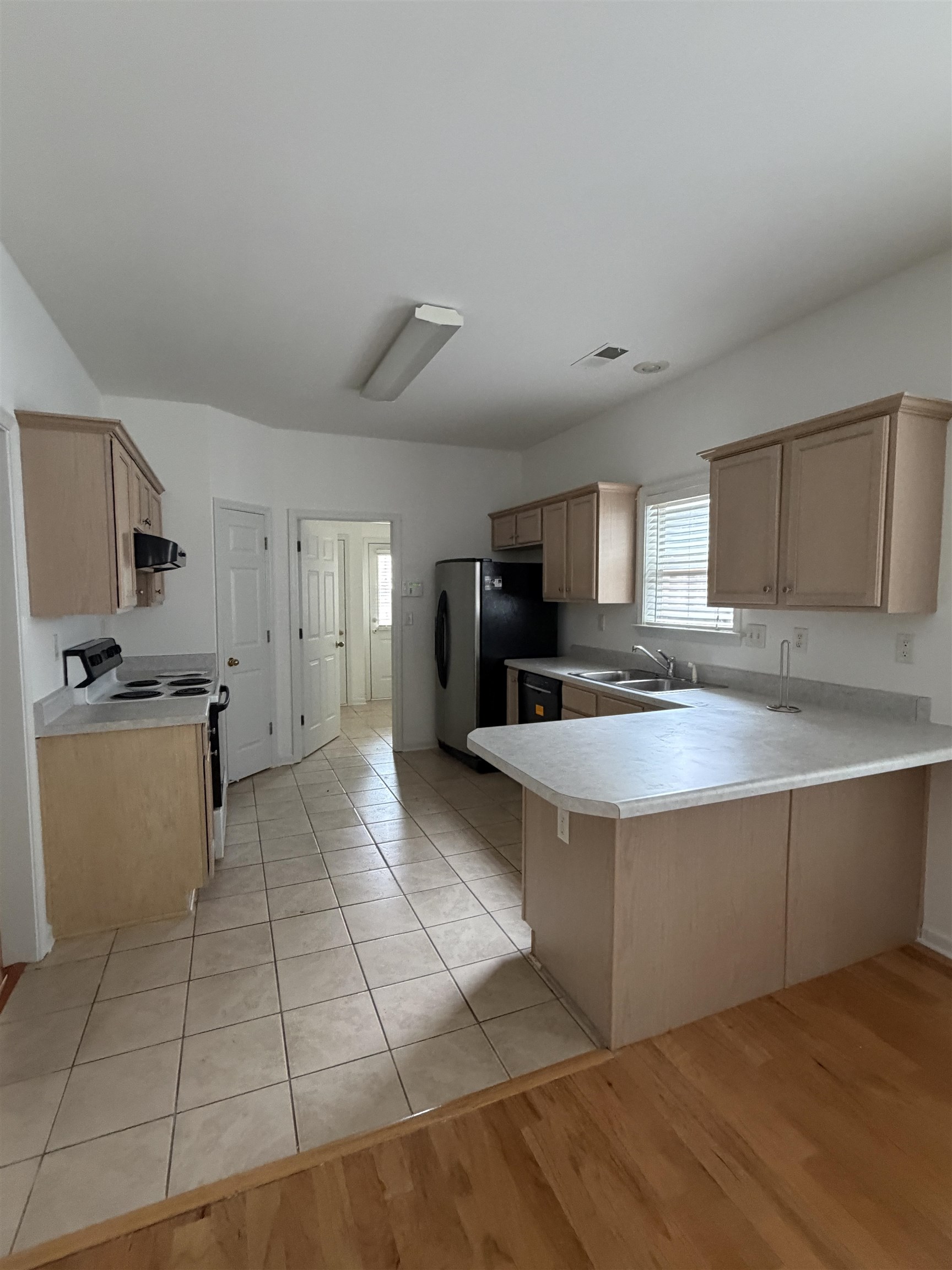 1207 Harbor River Dr Property Photo 2