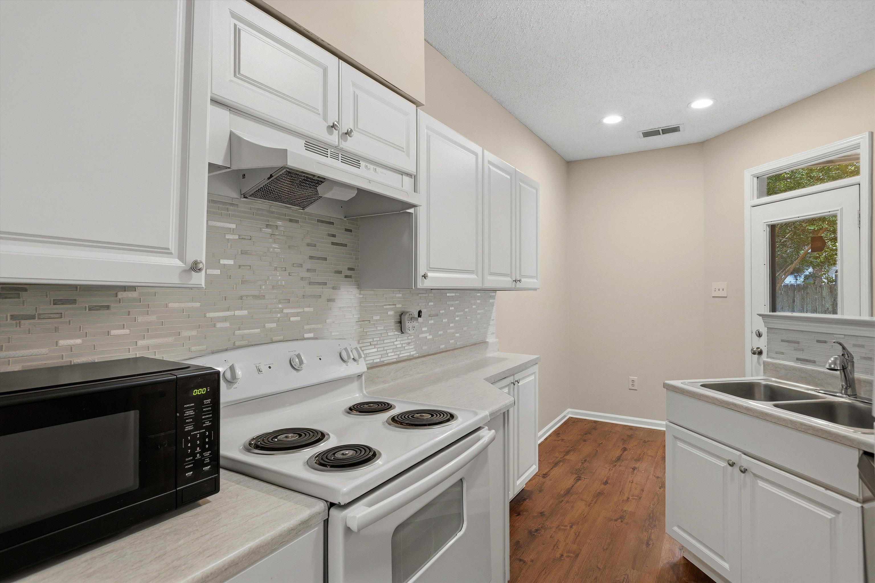 6692 Millers Pond Cir Property Photo 9