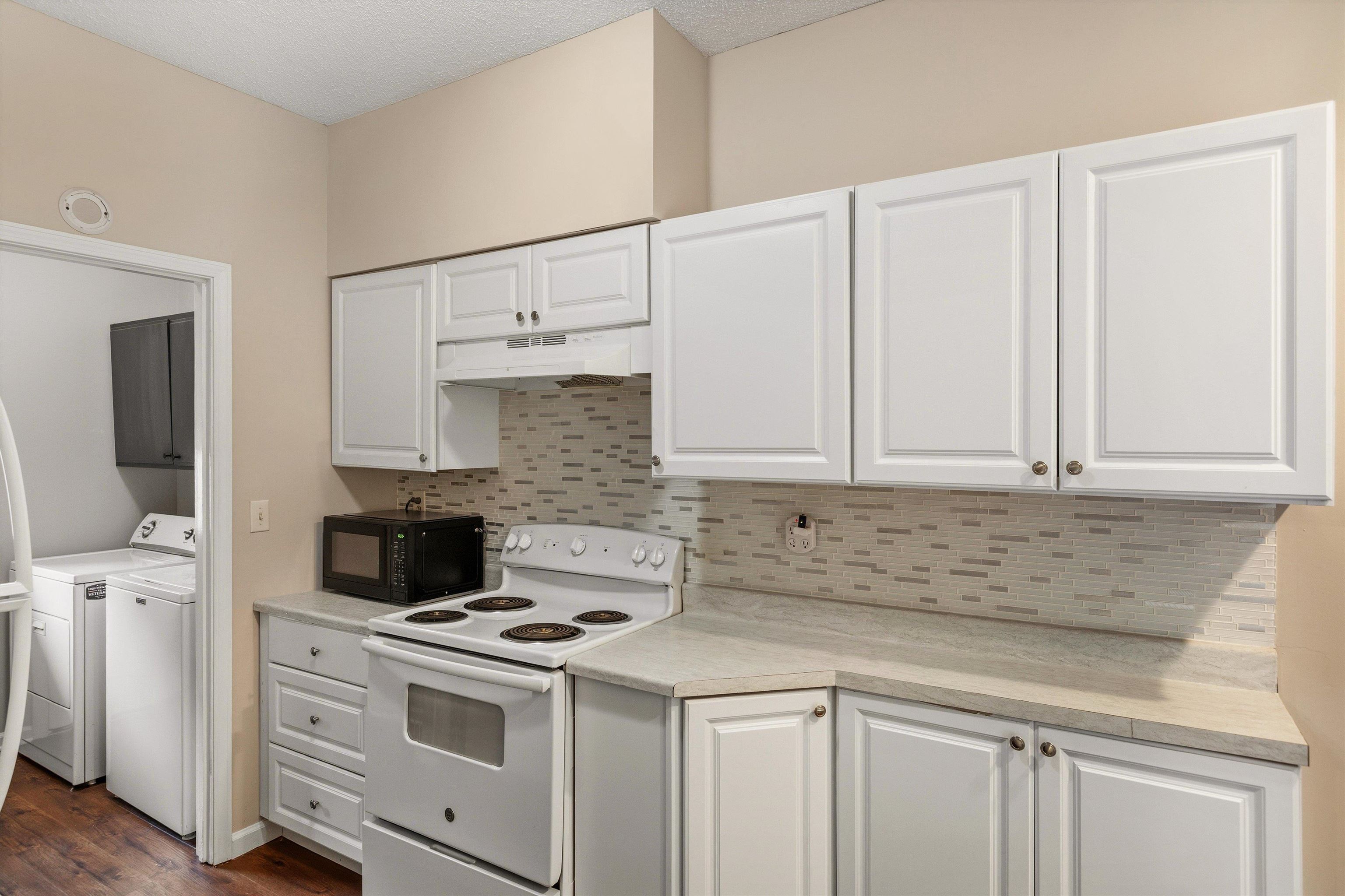 6692 Millers Pond Cir Property Photo 11