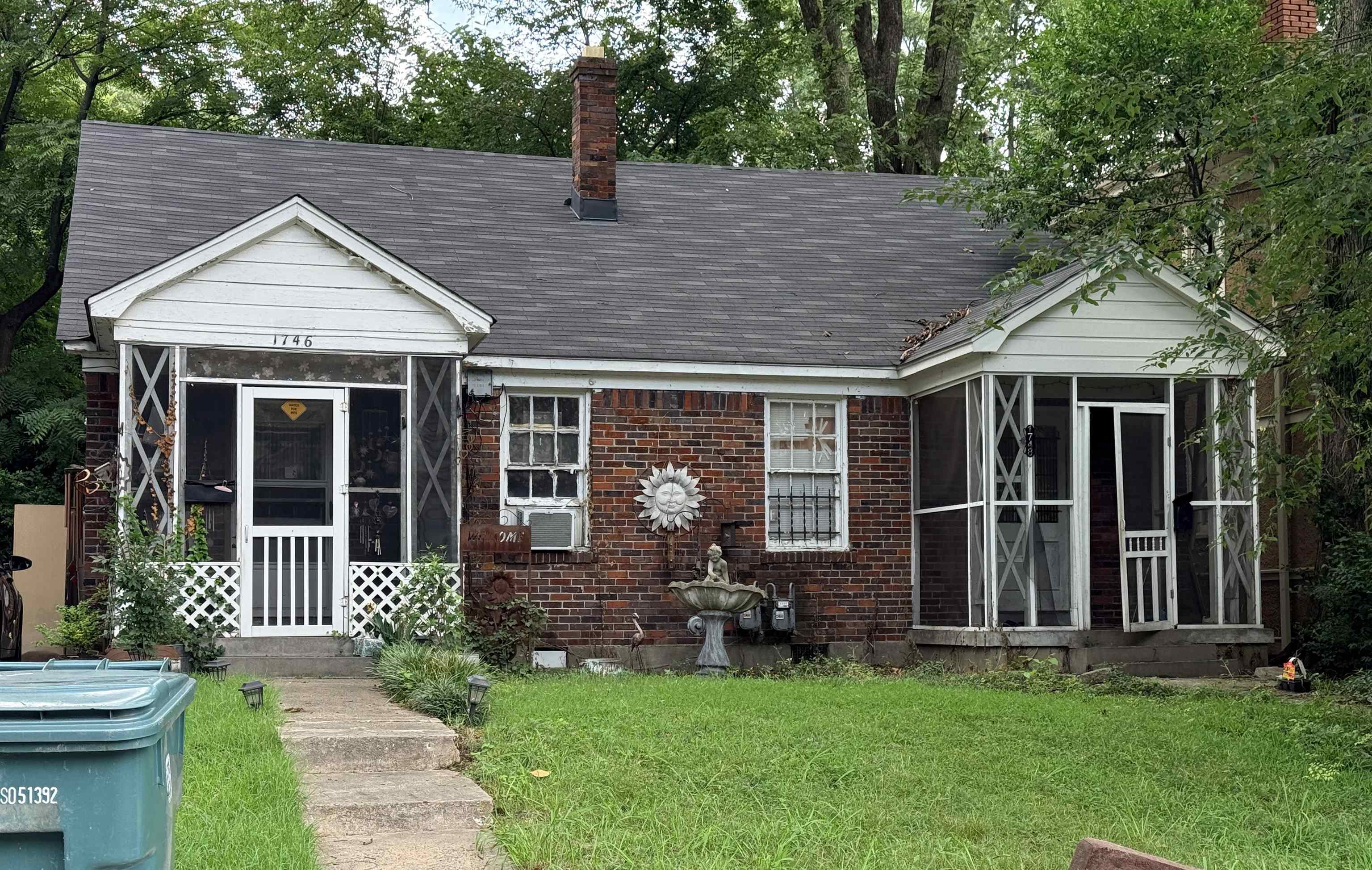 1746 LAWRENCE AVE Property Photo 1