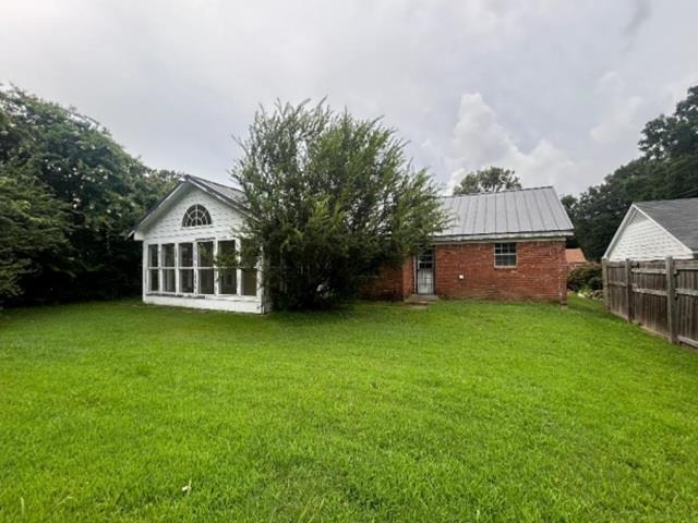 1917 Finley Rd Property Photo 3