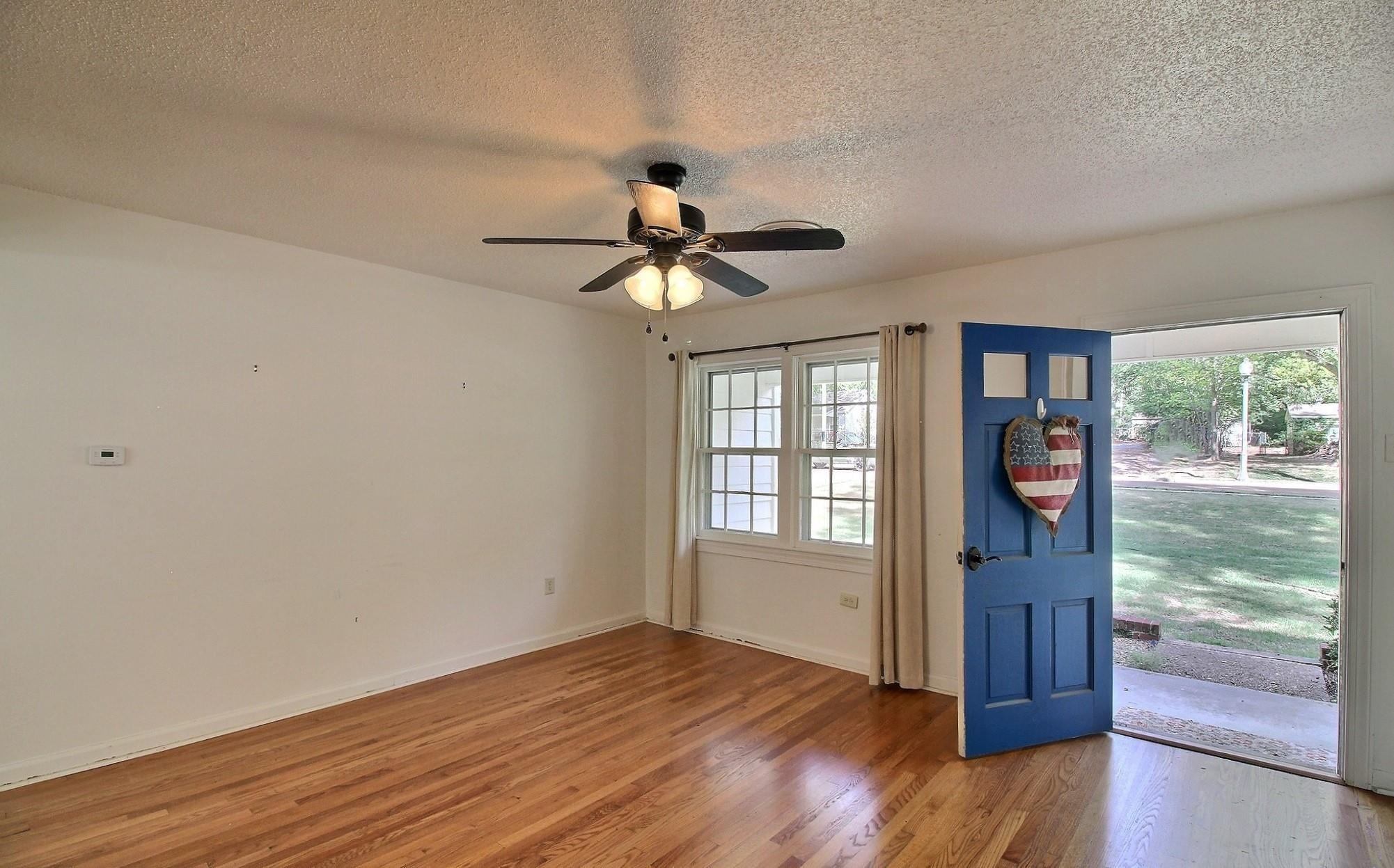 487 S Center St Property Photo 4