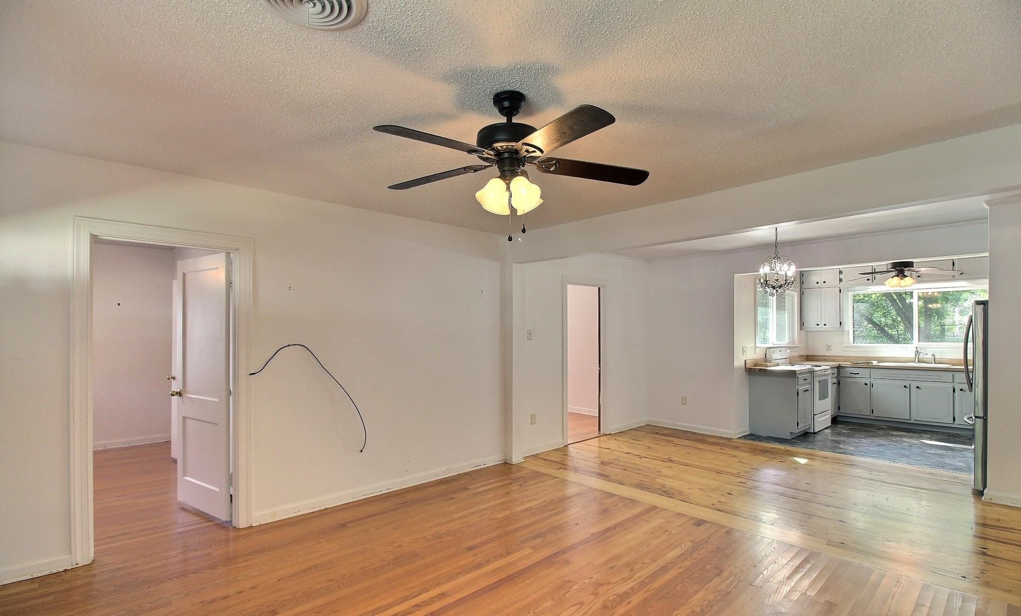 487 S Center St Property Photo 6