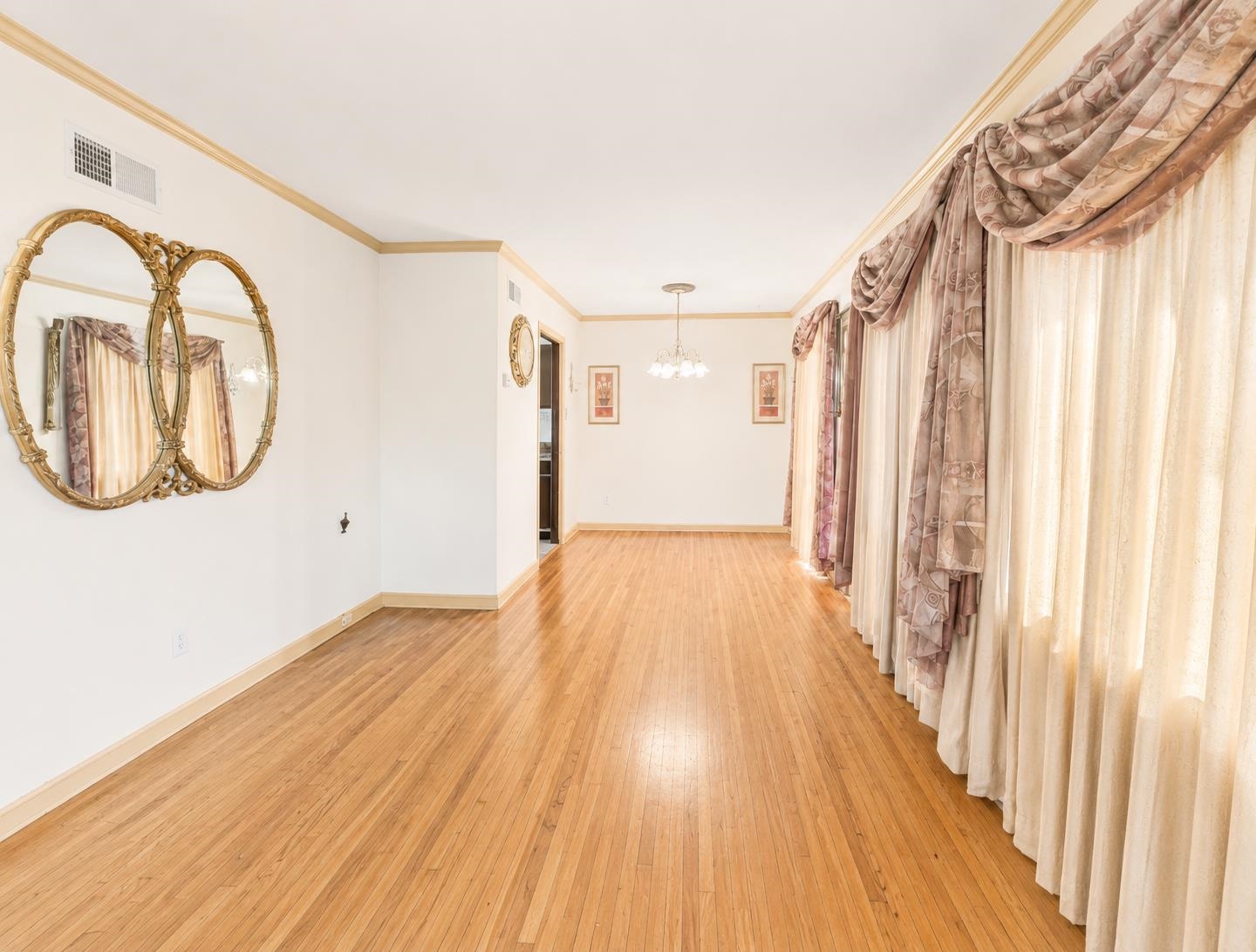 3450 Kensett Dr Property Photo 3