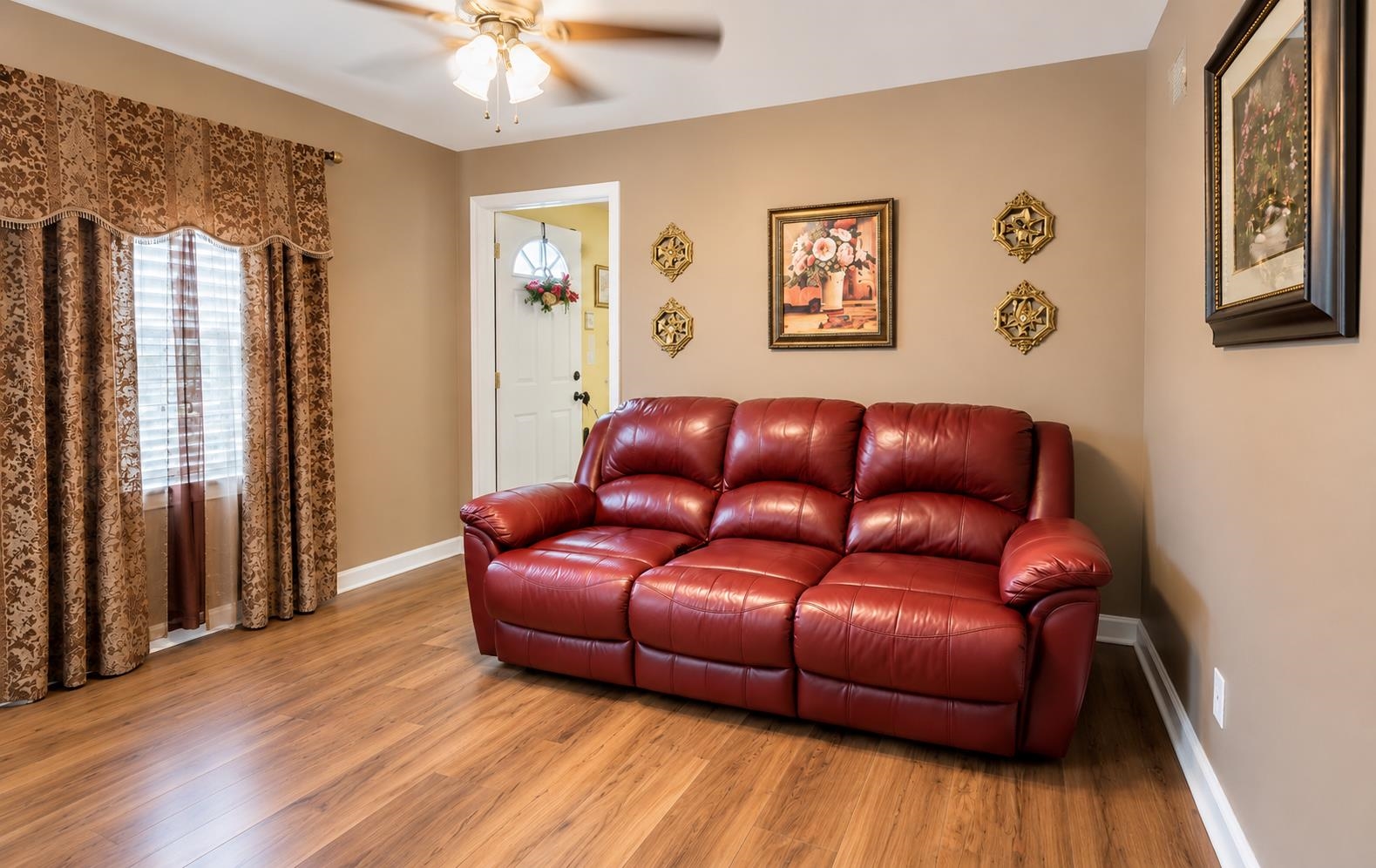 3450 Kensett Dr Property Photo 5