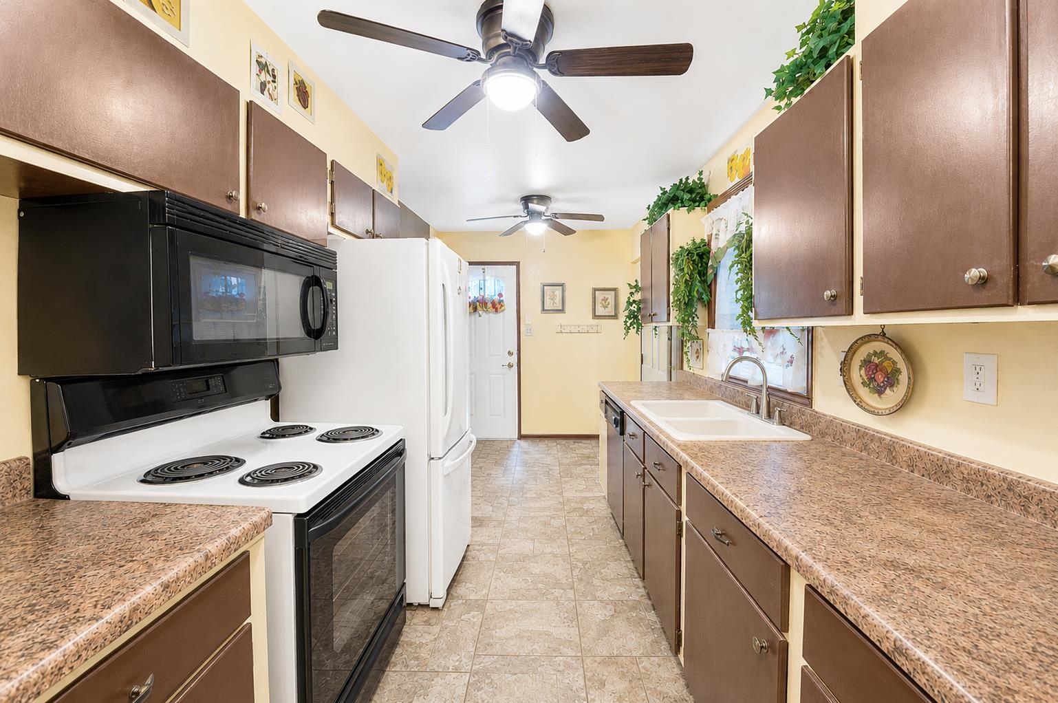 3450 Kensett Dr Property Photo 6