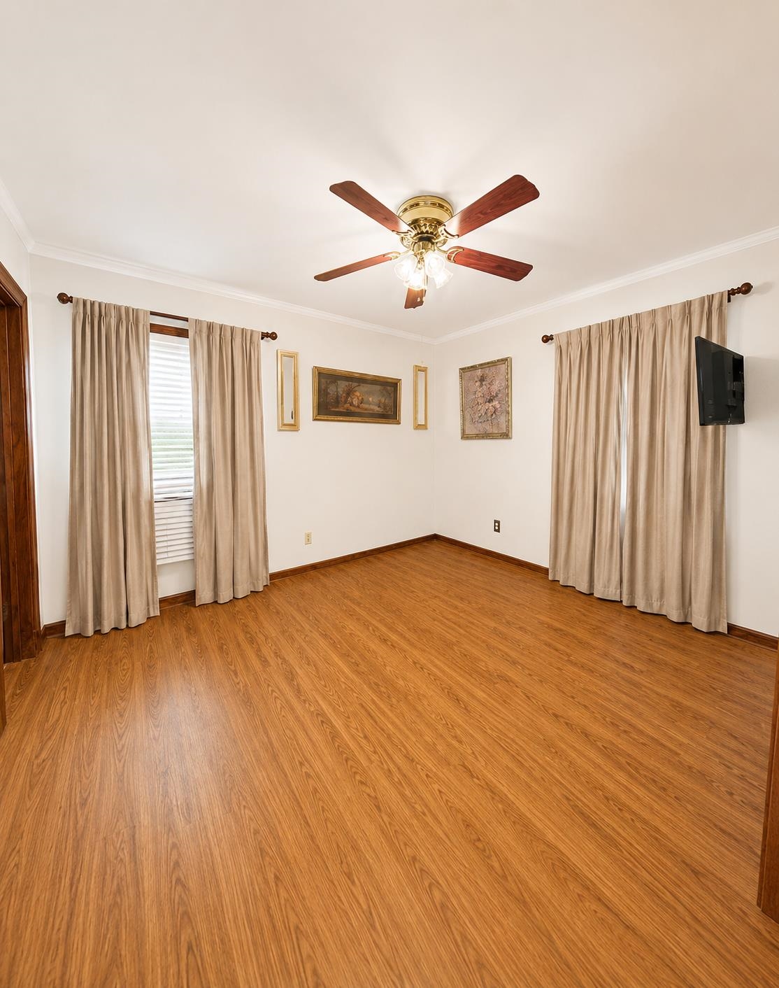3450 Kensett Dr Property Photo 9